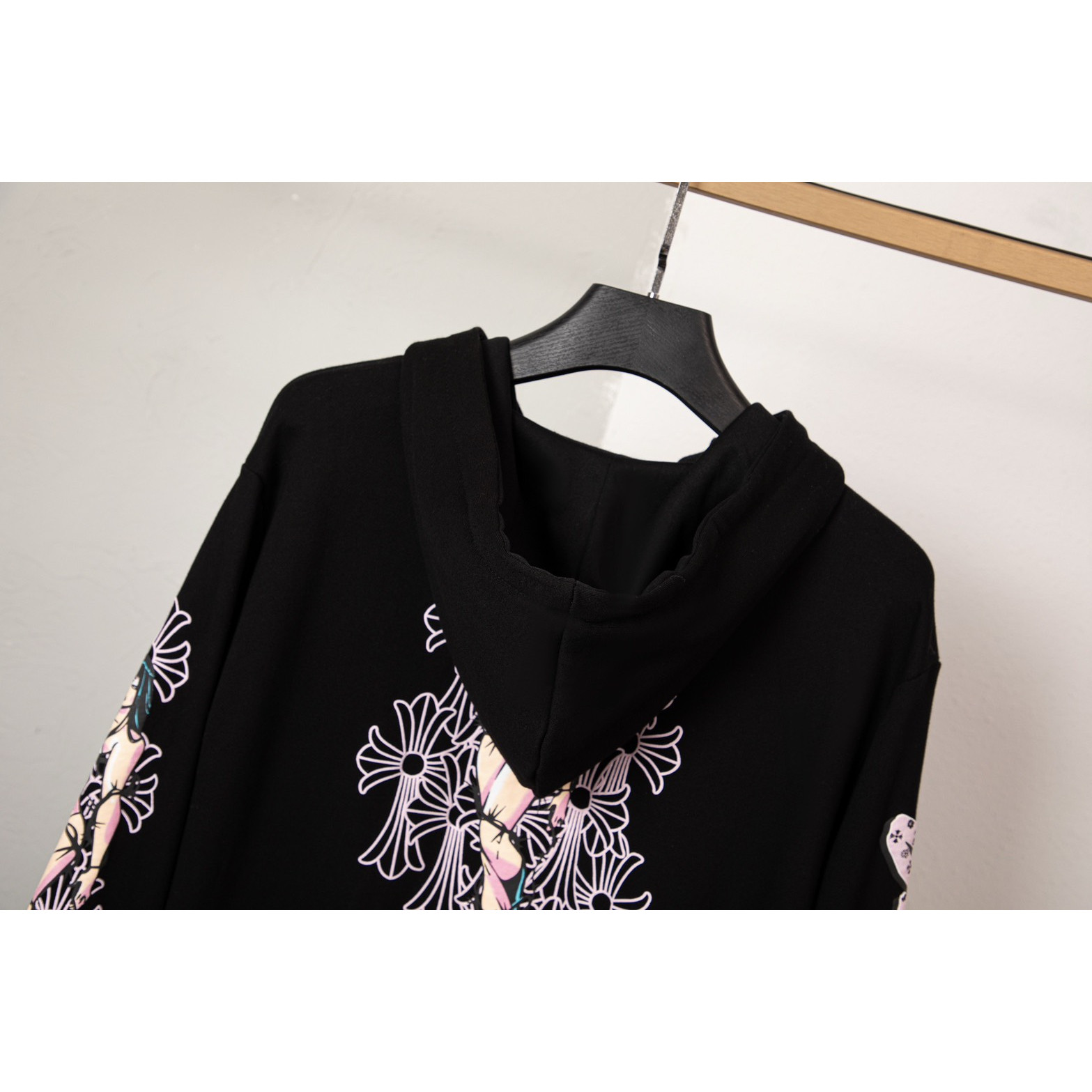 <p>CHROME HEARTS 印花连帽外套(DZ84)(黑色)</p>