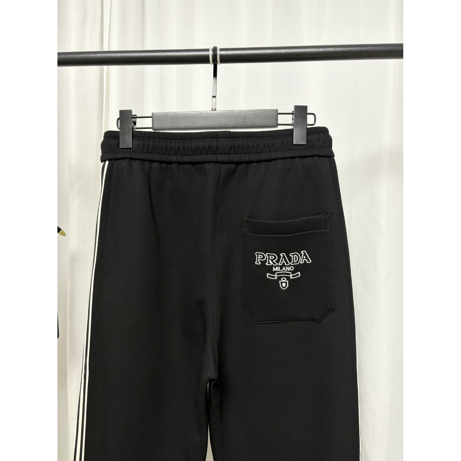 <p>Prada 休闲长裤(黑)</p>