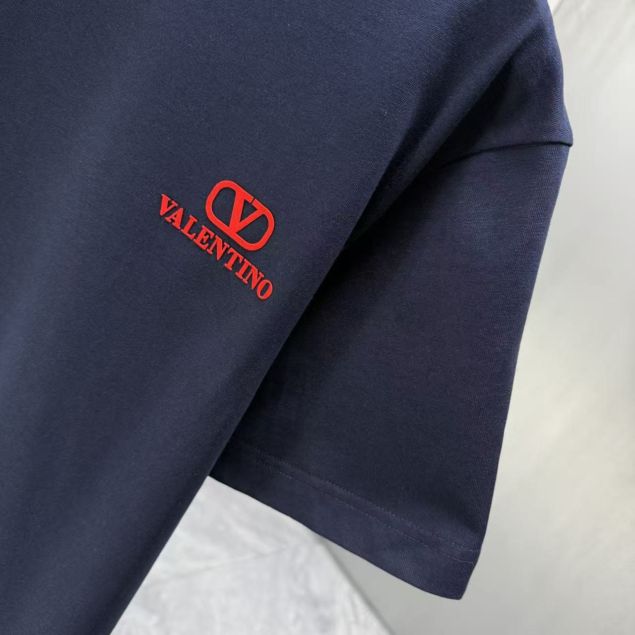 <p>VALENTION 短袖T恤(深藍)</p>