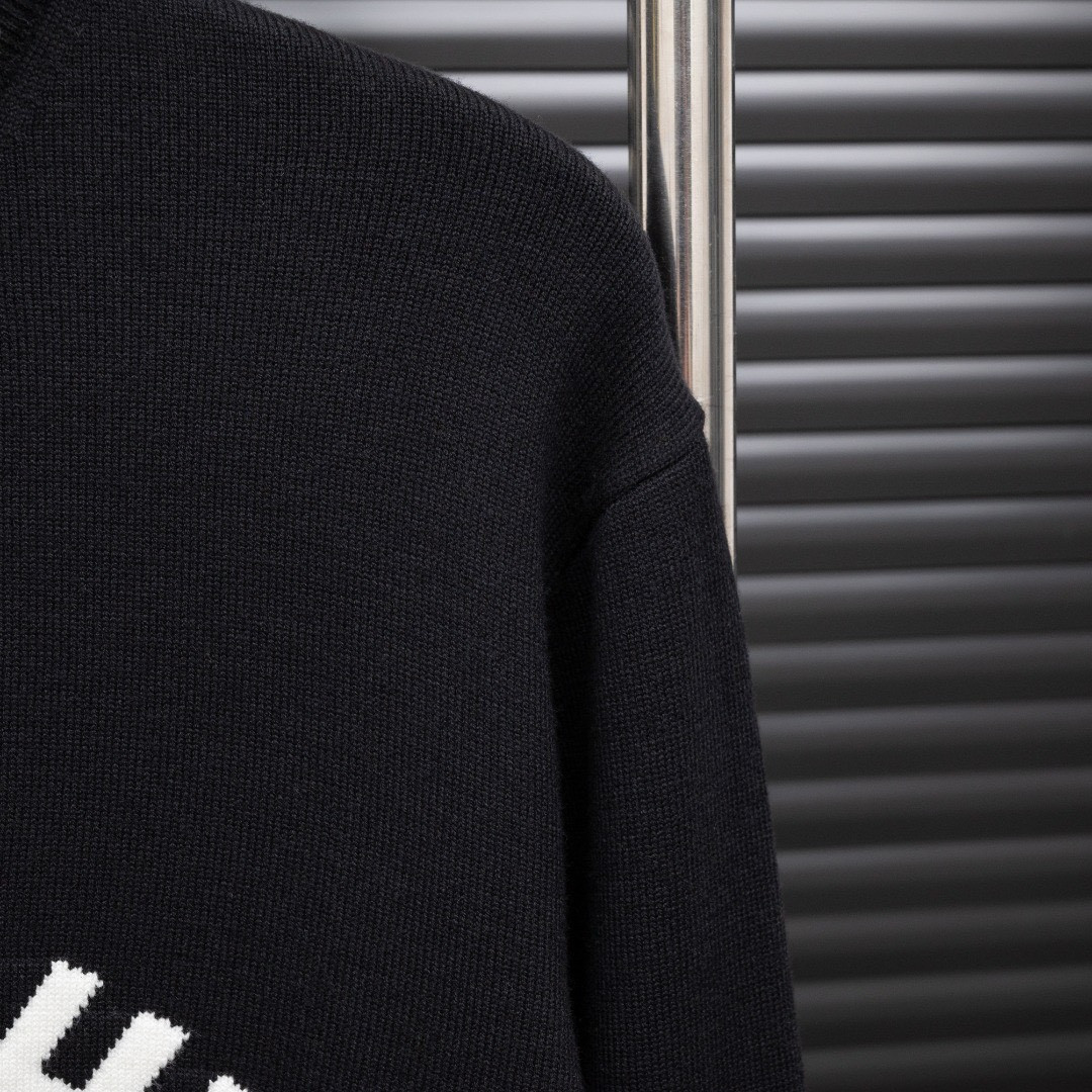 <p>Givenchy&nbsp;字母LOGO长袖毛衣(黑)</p>