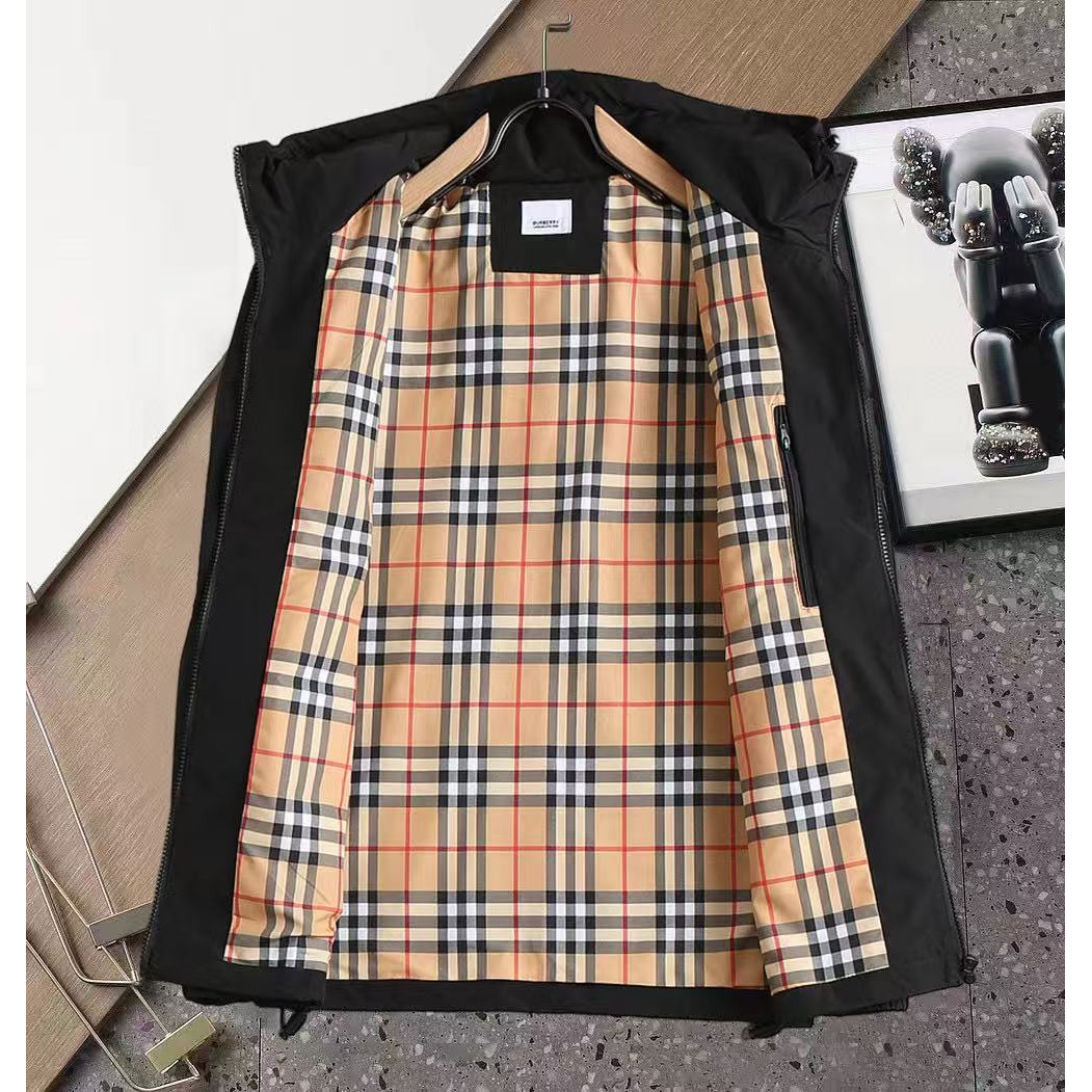 <p>BURBERRY&nbsp;男士夹克外套(黑)</p>