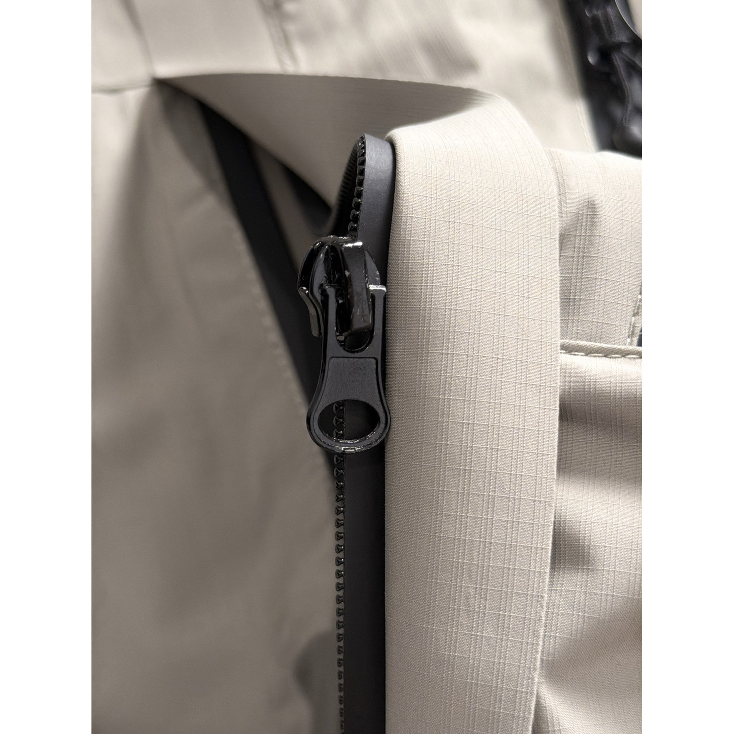 <p>DIOR&nbsp;最新款拉链风衣冲锋衣防水夹克外套</p>
