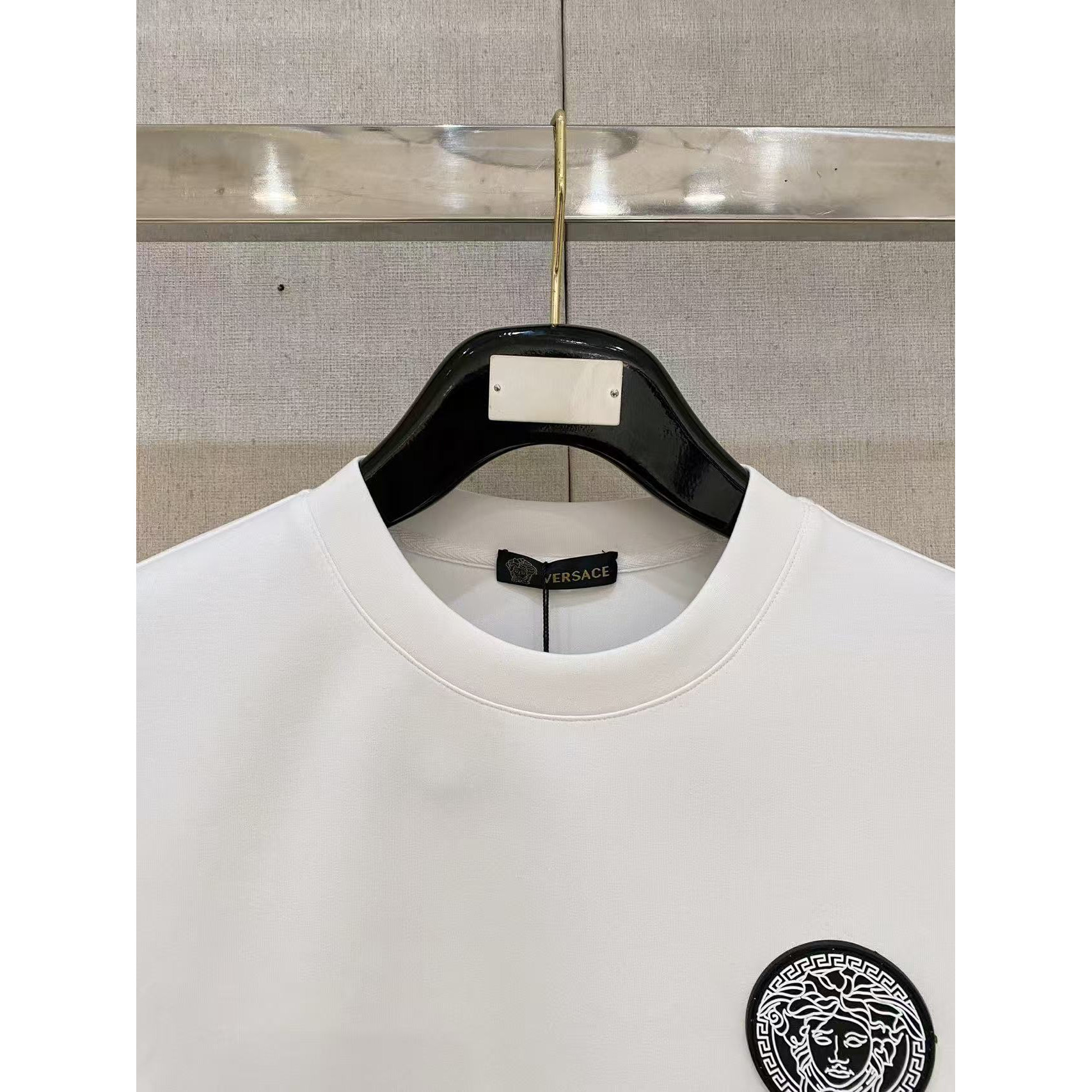<p>Versace&nbsp;太空棉卫衣(白)</p>