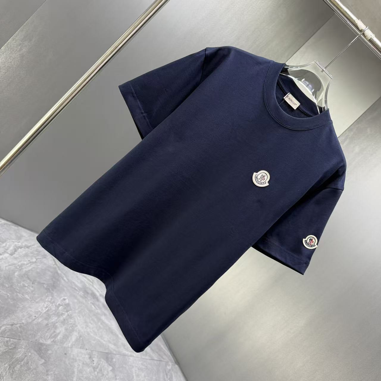 <p>Moncler 短袖T恤(深藍)</p>