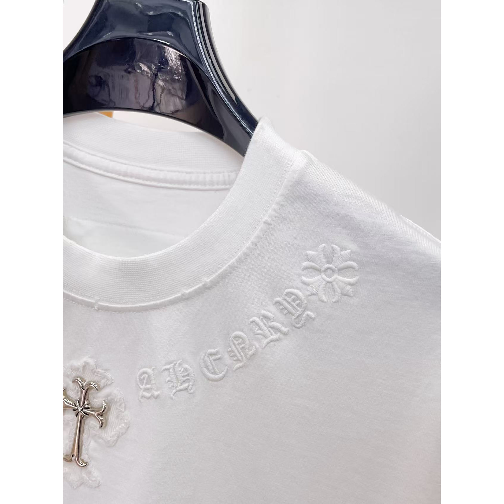 <p>CHROME HEARTS 专柜新款短袖T恤(白)</p>