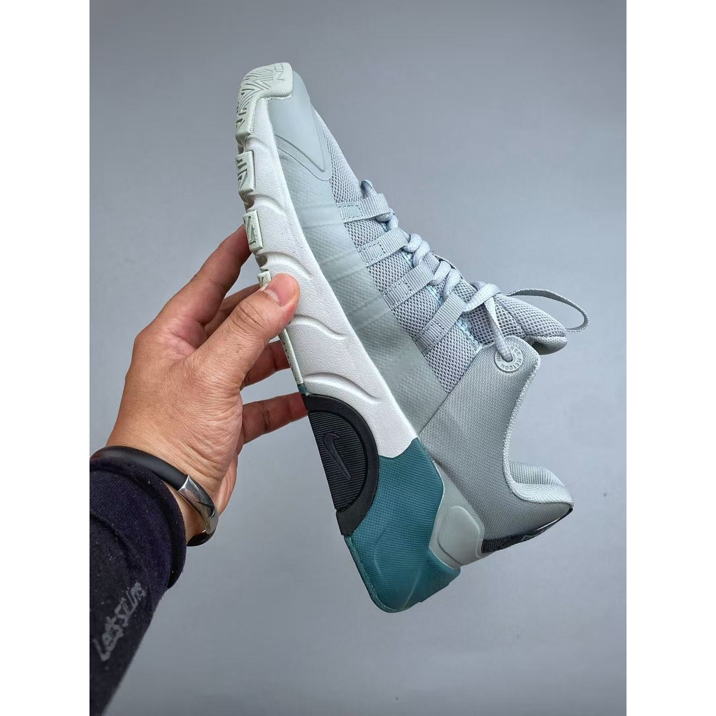 <p>Nike Free Metcon 7 训练鞋</p>
