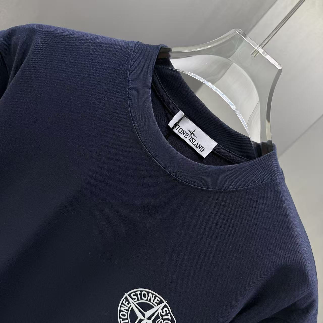 <p>Stone Island 短袖T恤(深藍)</p>