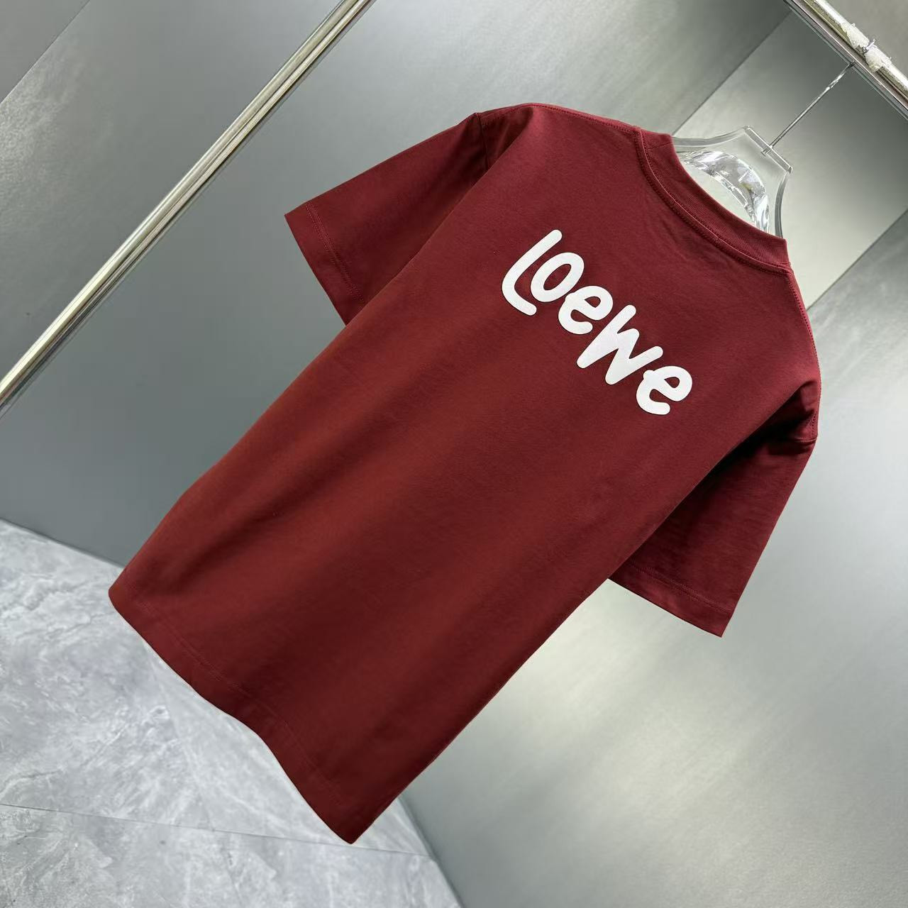 <p>Loewe 短袖T恤(深紅)</p>