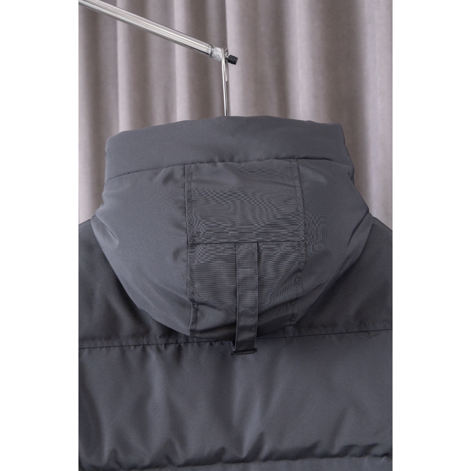 <p>Canada Goose 17款 Macmillan Parka 麦克米伦 系列男士派克羽绒服(石墨灰)</p>
