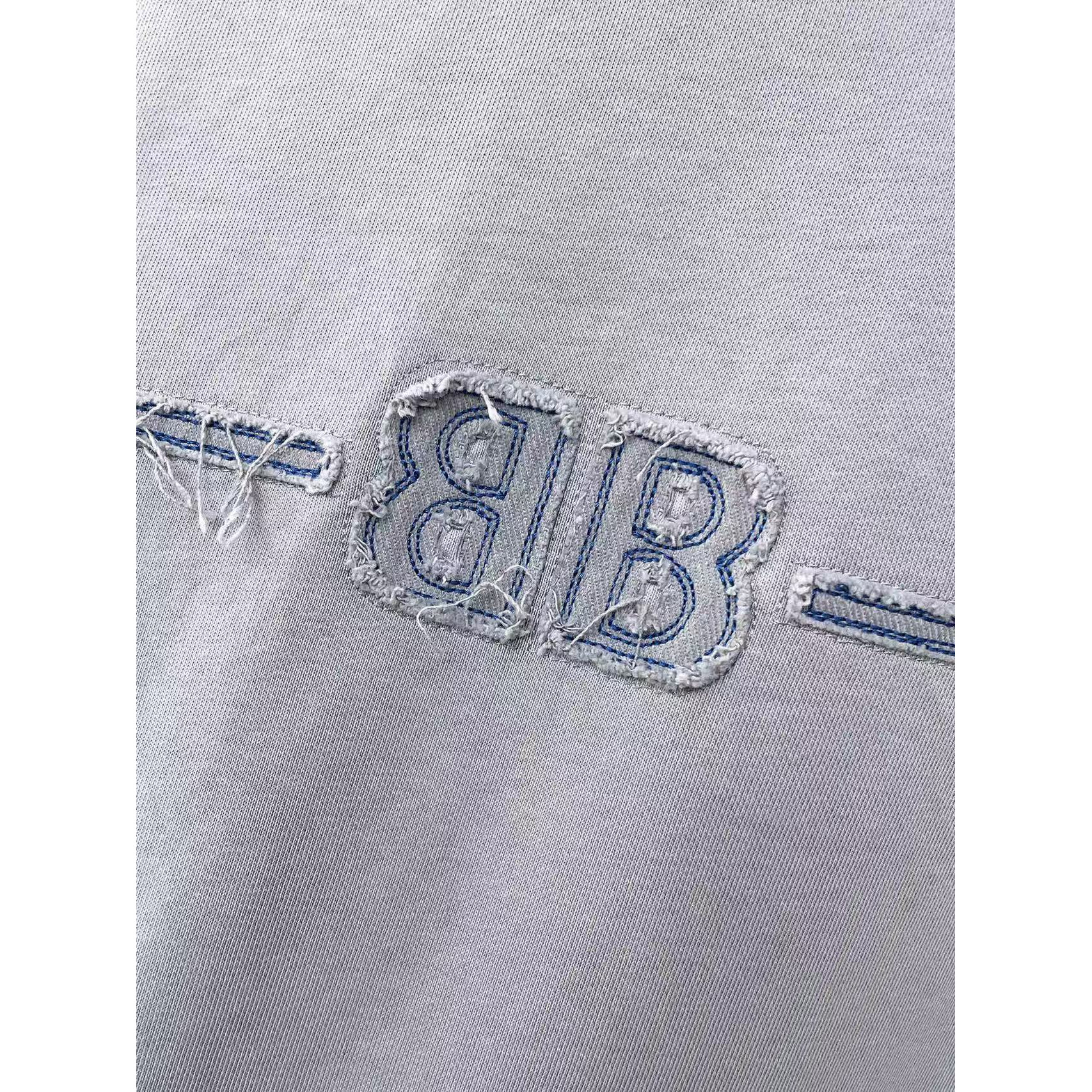 <p>Balenciaga 圓領長袖T恤(洗水灰)</p>