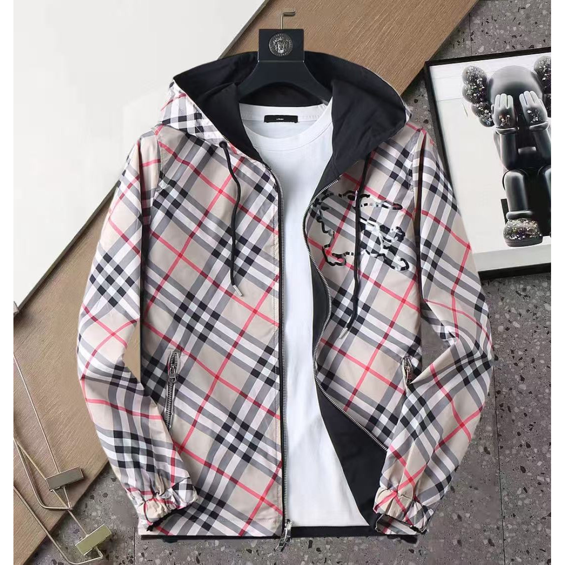 <p>BURBERRY&nbsp;男士夹克外套(800817)</p>