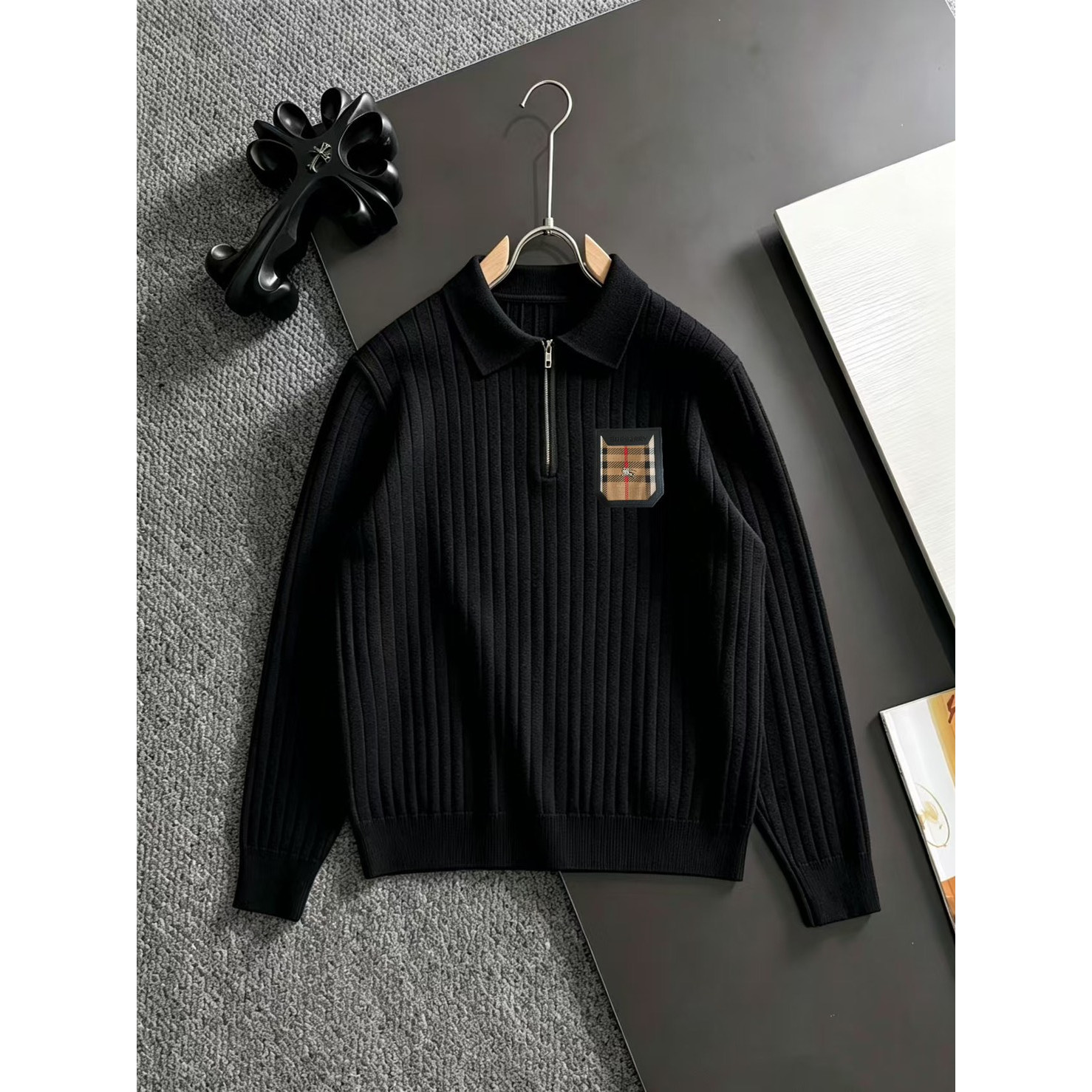 <p>BURBERRY&nbsp;&nbsp;高品质男士毛衣(黑)</p>