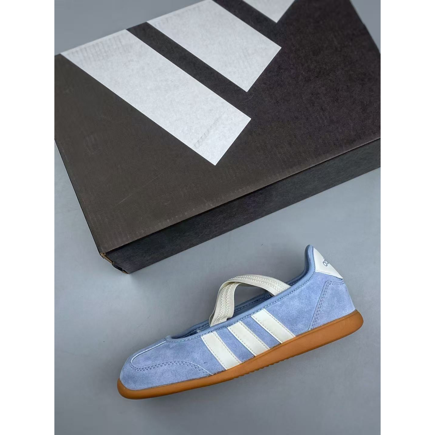 <p>Adidas BARREDA 玛丽珍鞋 (藍)</p>
