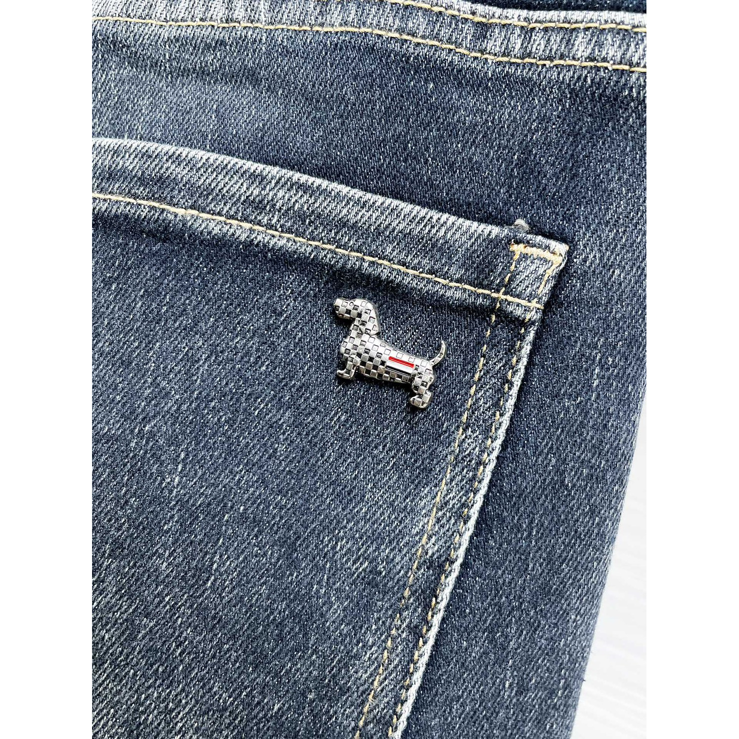 <p>Thom Browne&nbsp;高品质牛仔裤</p>