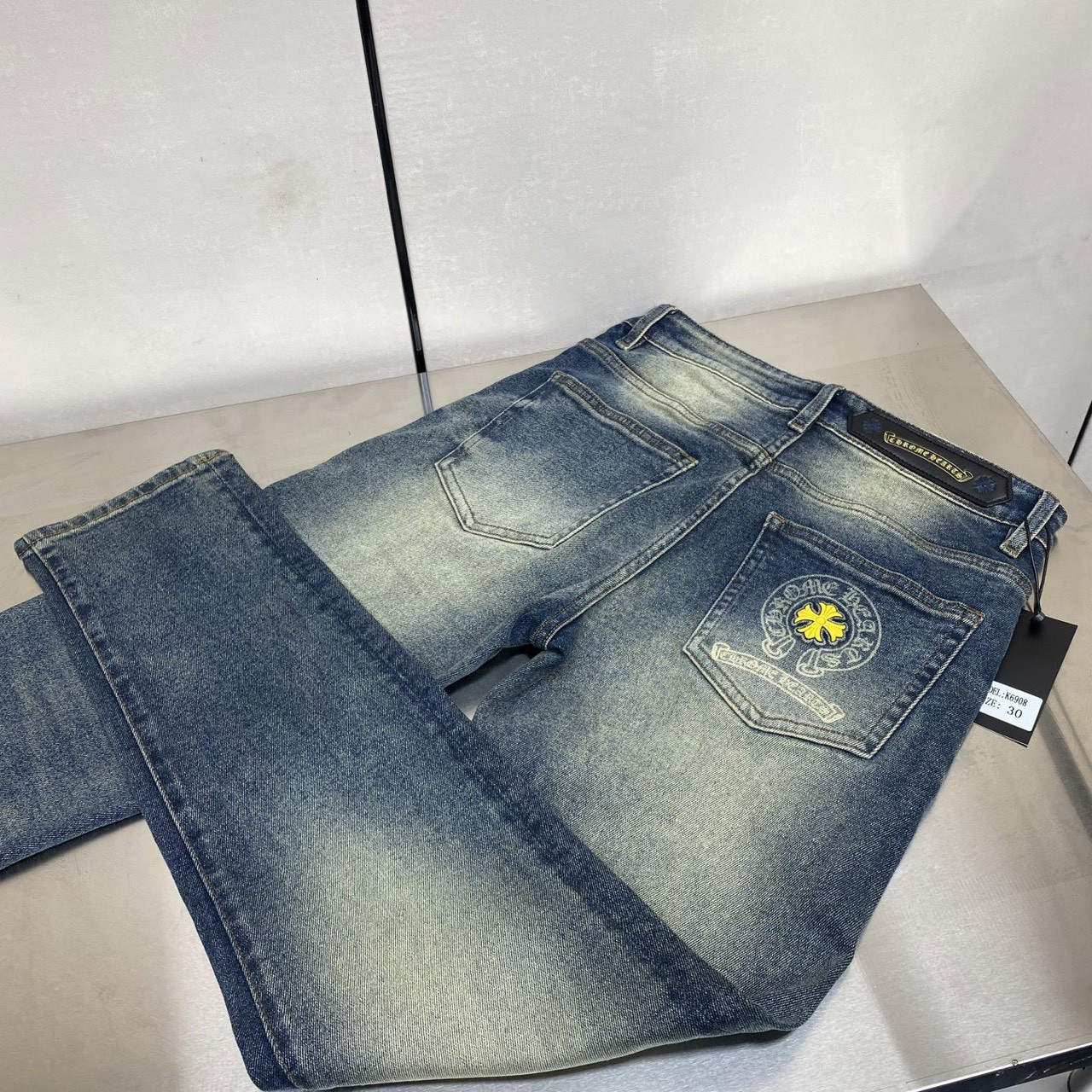 <p>CHROME HEARTS 丹宁水洗牛仔裤(6908)</p>