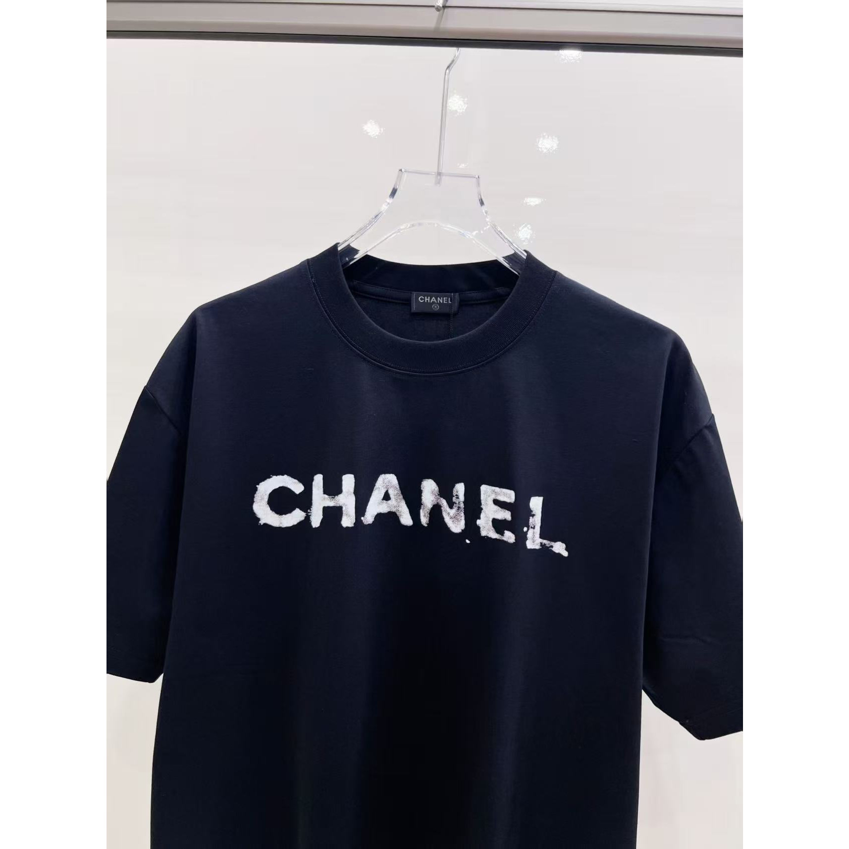 <p>CHANEL 短袖圆领T恤(黑)</p>