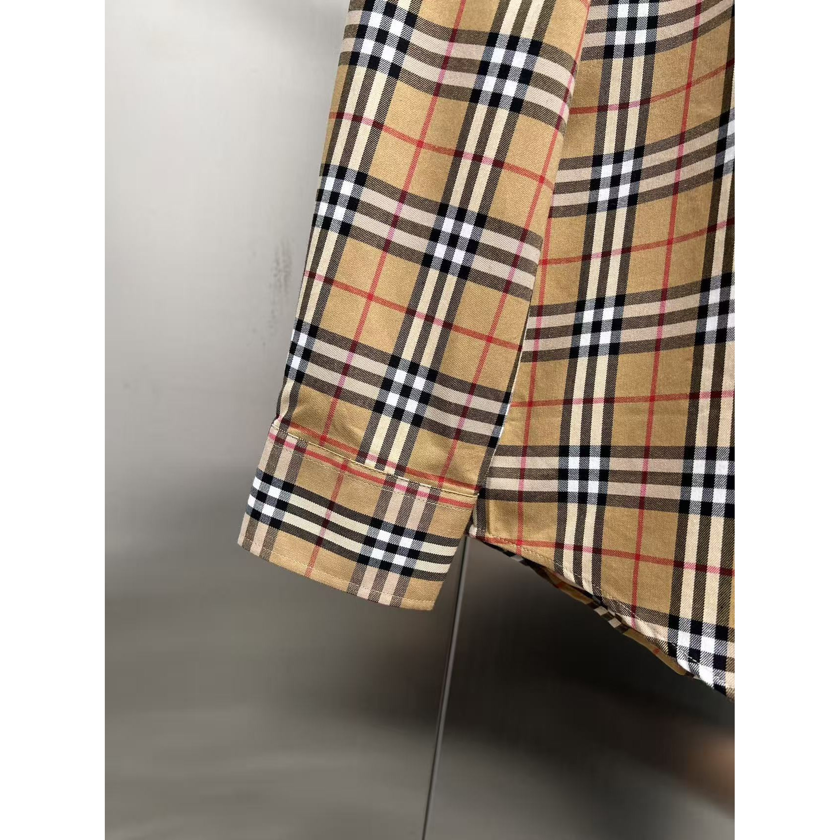 <p>Burberry 长袖衬衫(783231)</p>