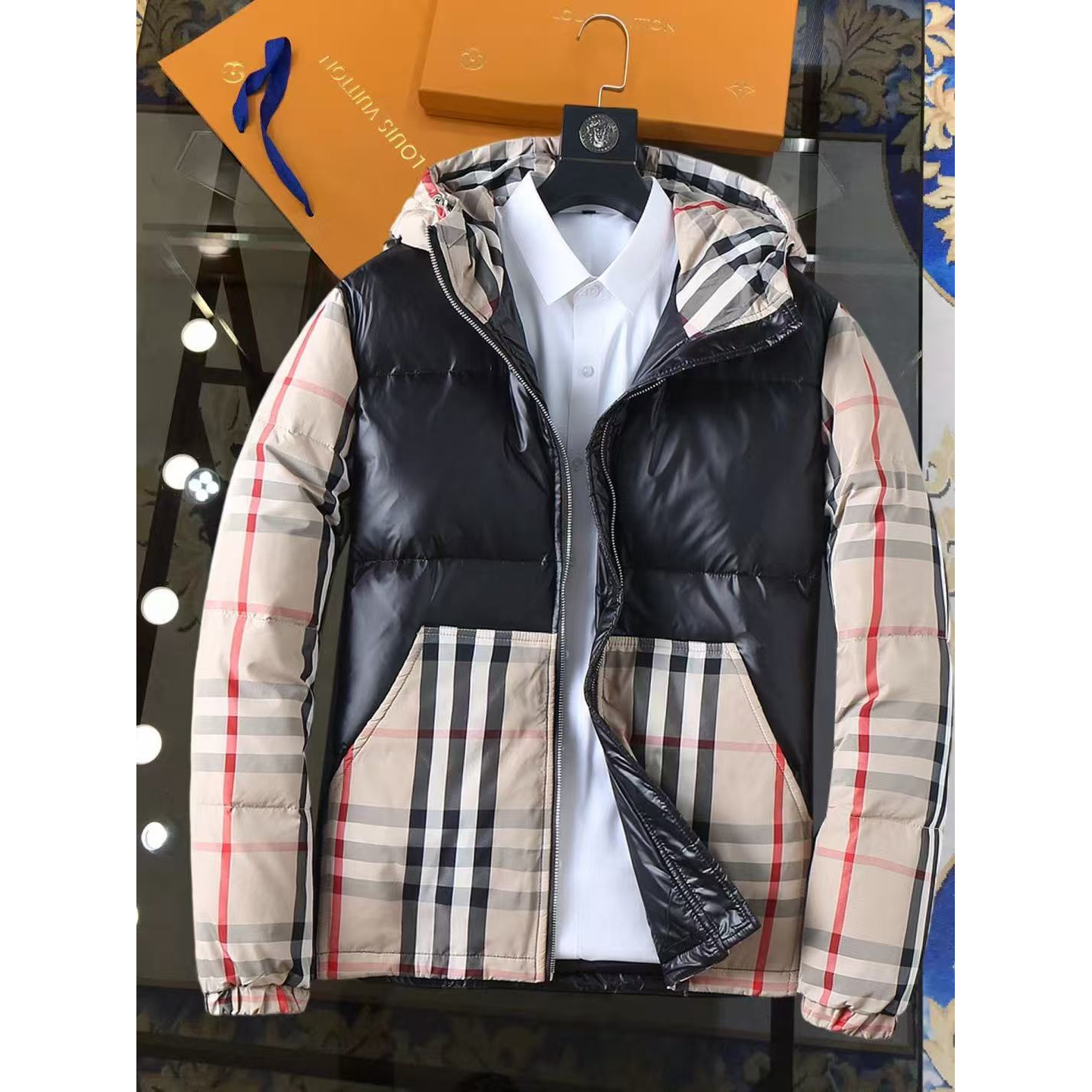 <p>BURBERRY 新款羽绒服(卡其)</p>