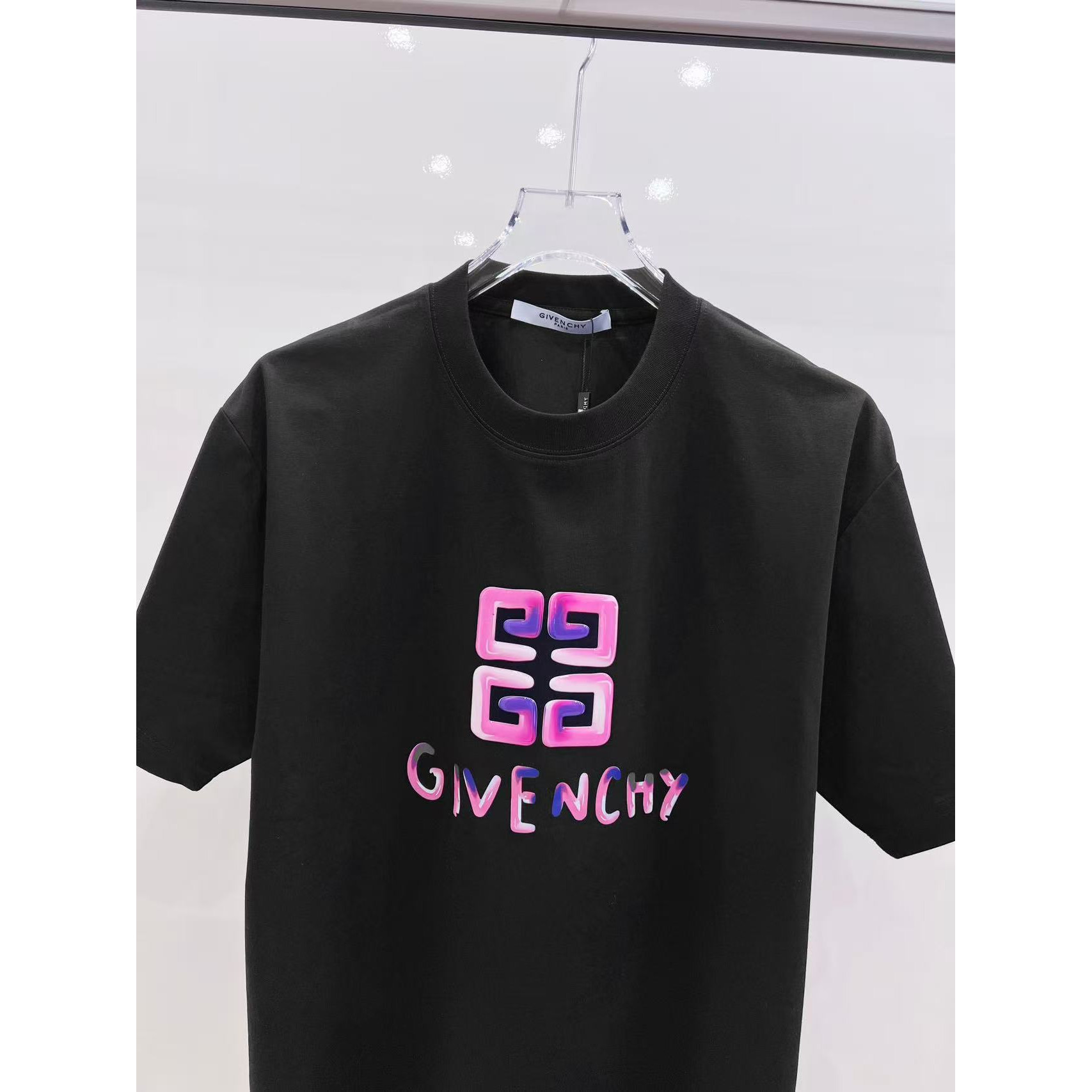 <p>Givenchy 美式潮牌渐变立体胶印圆领T恤(黑)</p>