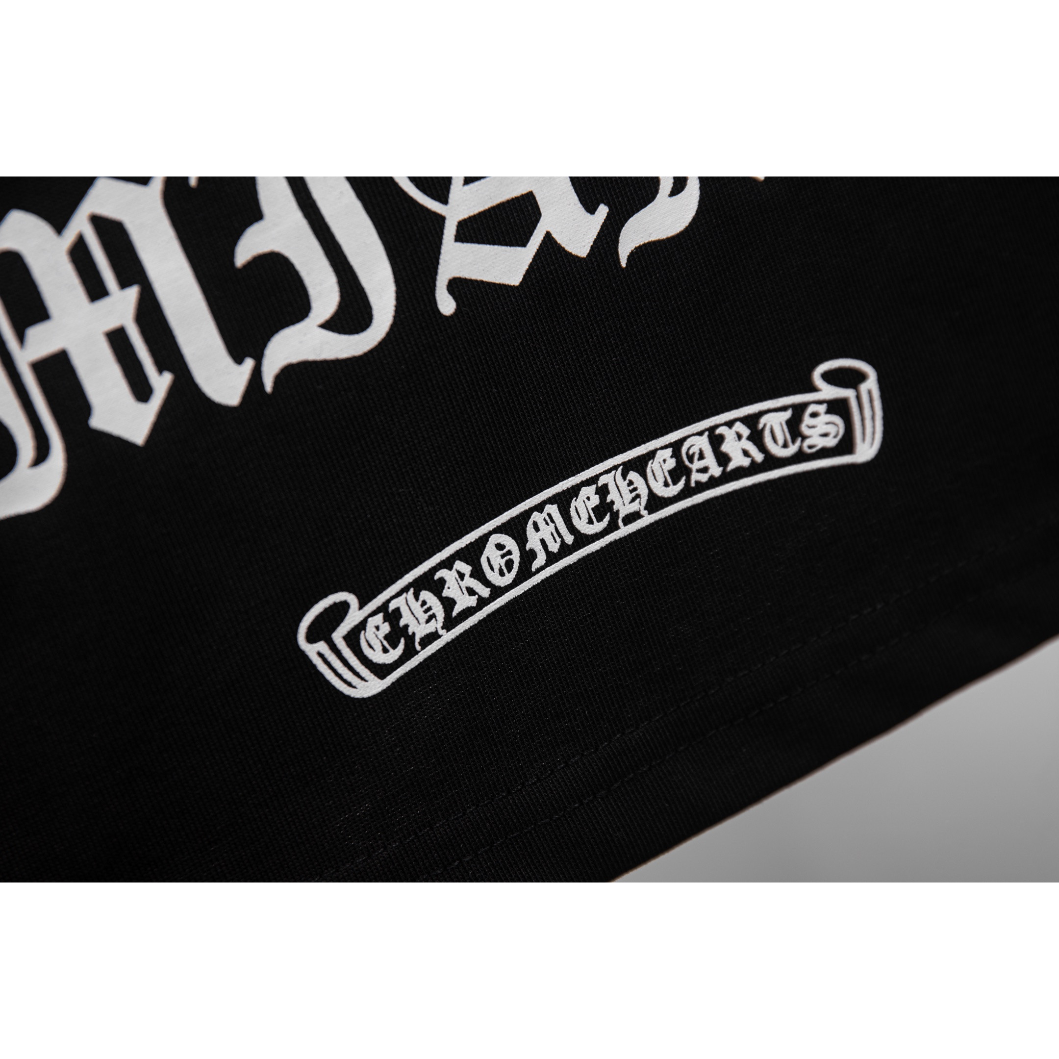 <p>CHROME HEARTS 东京限定长袖T (X489黑)</p>