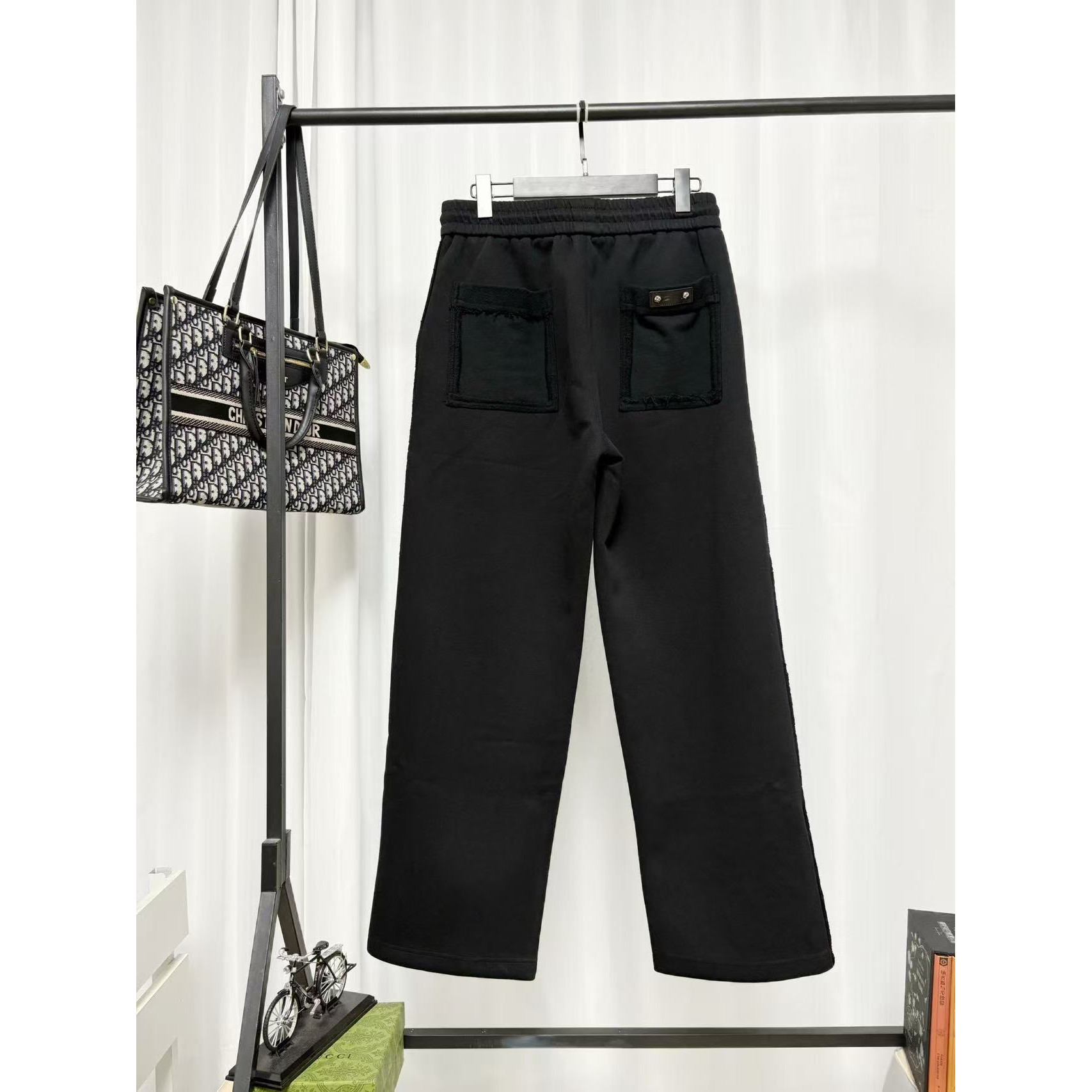 <p>Chrome Hearts 休闲长裤(黑)</p>