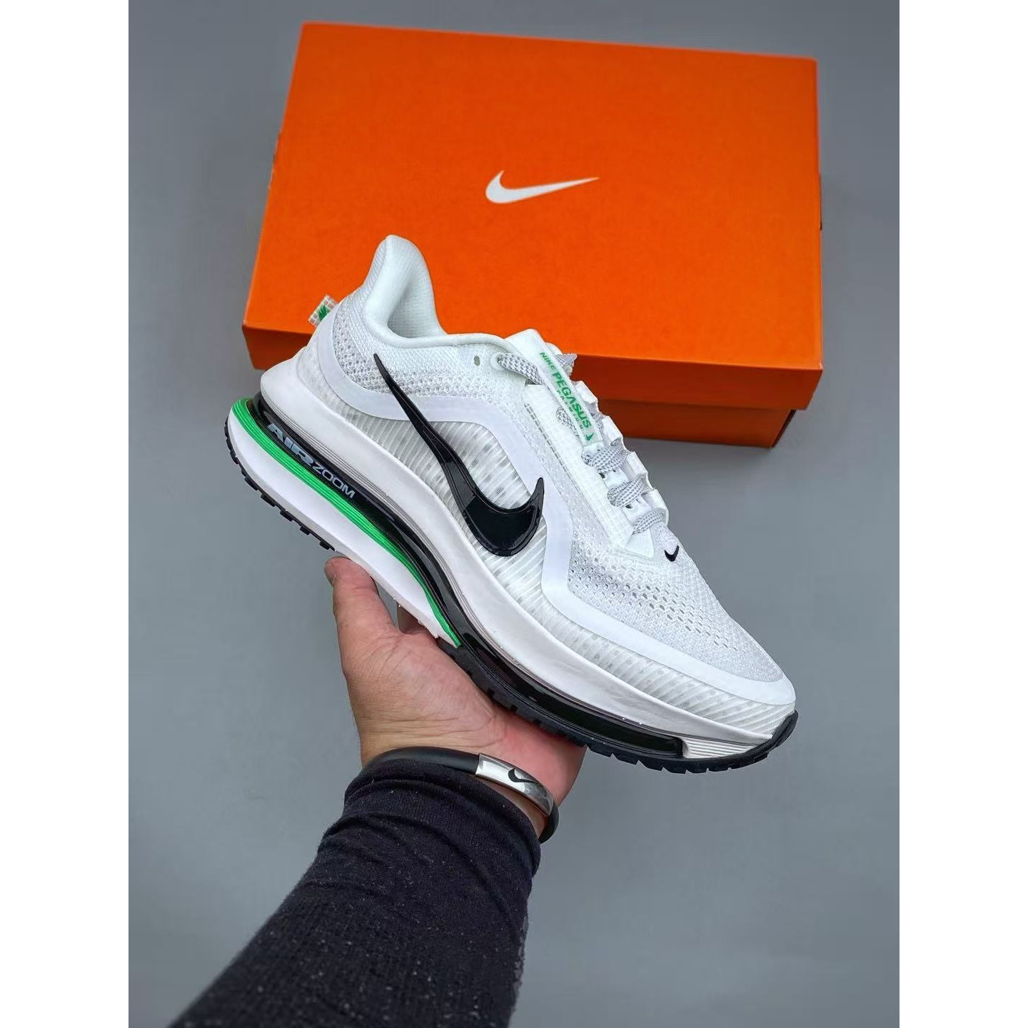 <p>Nike Air Zoom Pegasus Premium 网面全掌气垫缓震跑鞋</p>