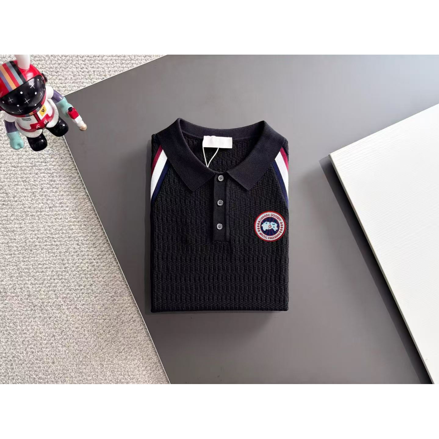 <p>Canada Goose 男款短袖T恤(786944)</p>