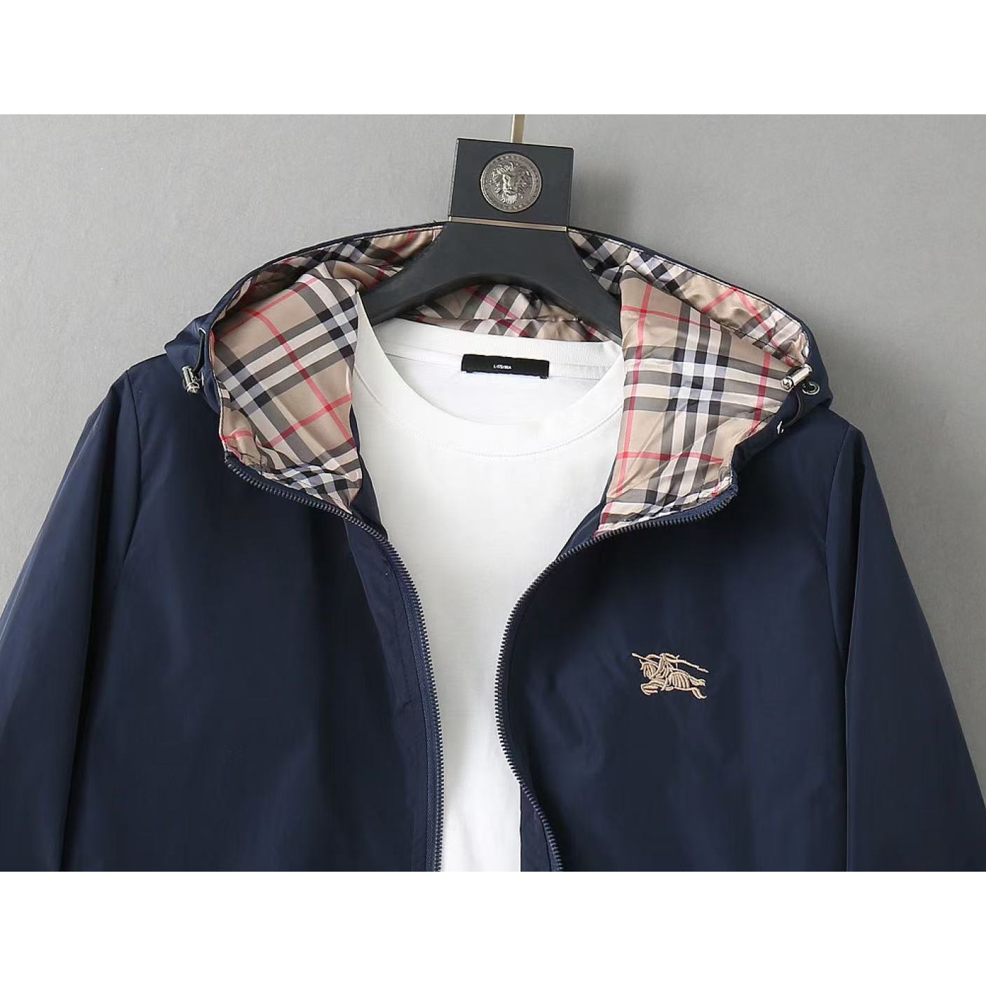 <p>BURBERRY 男士夹克外套(藏青)</p>
