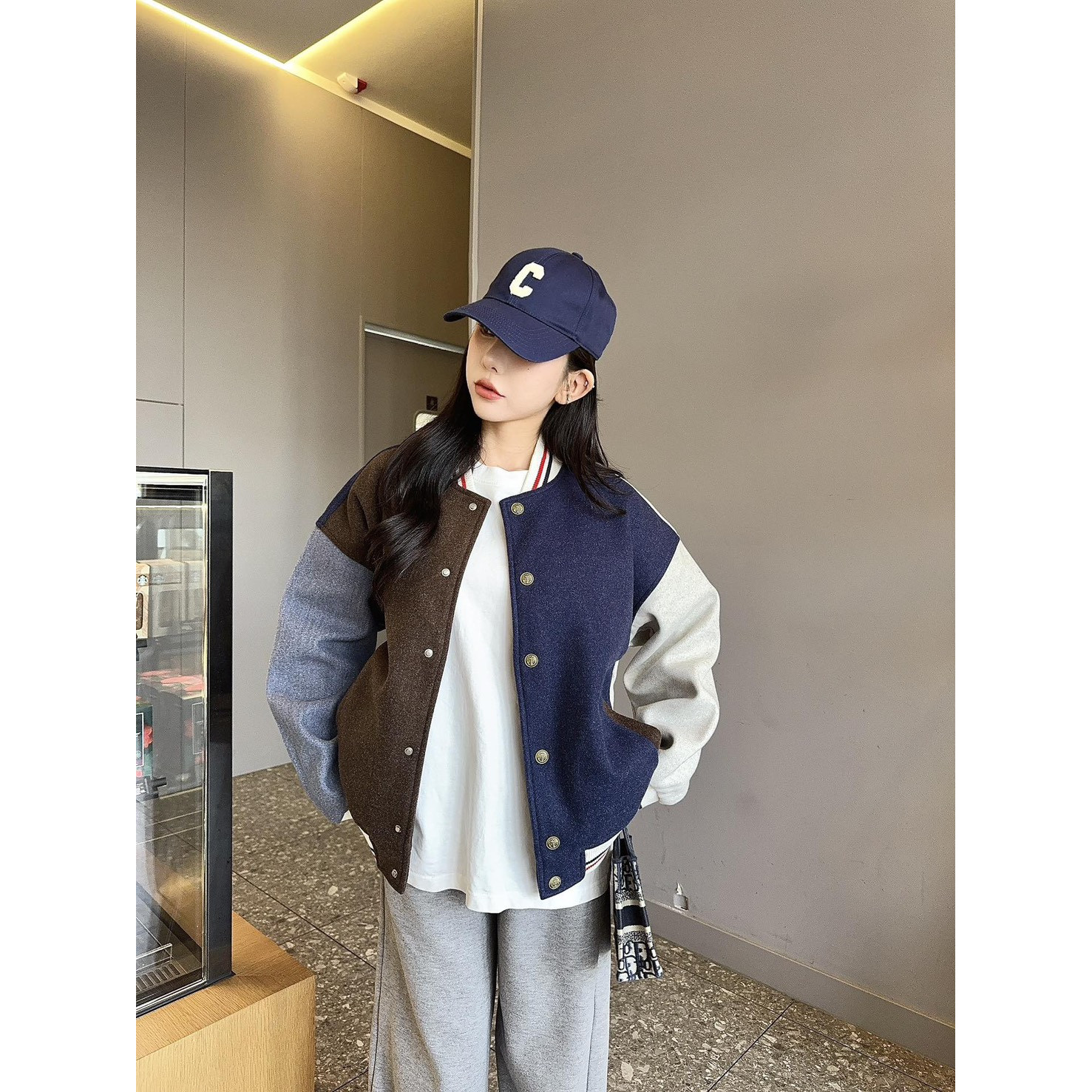 <p>Thom Browne 双色拼接棒球服夹克外套</p>