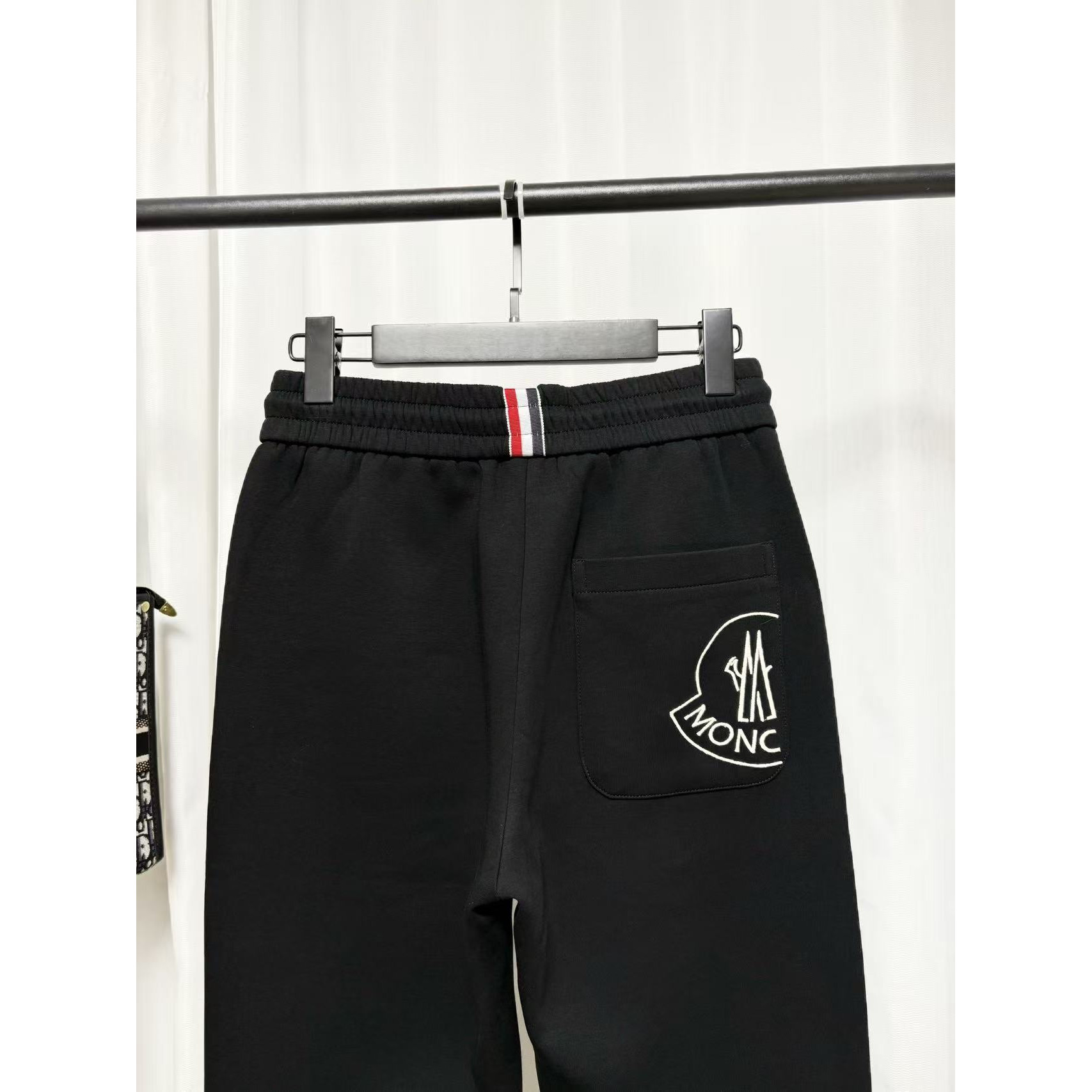 <p>Moncler 休闲长裤(黑)</p>
