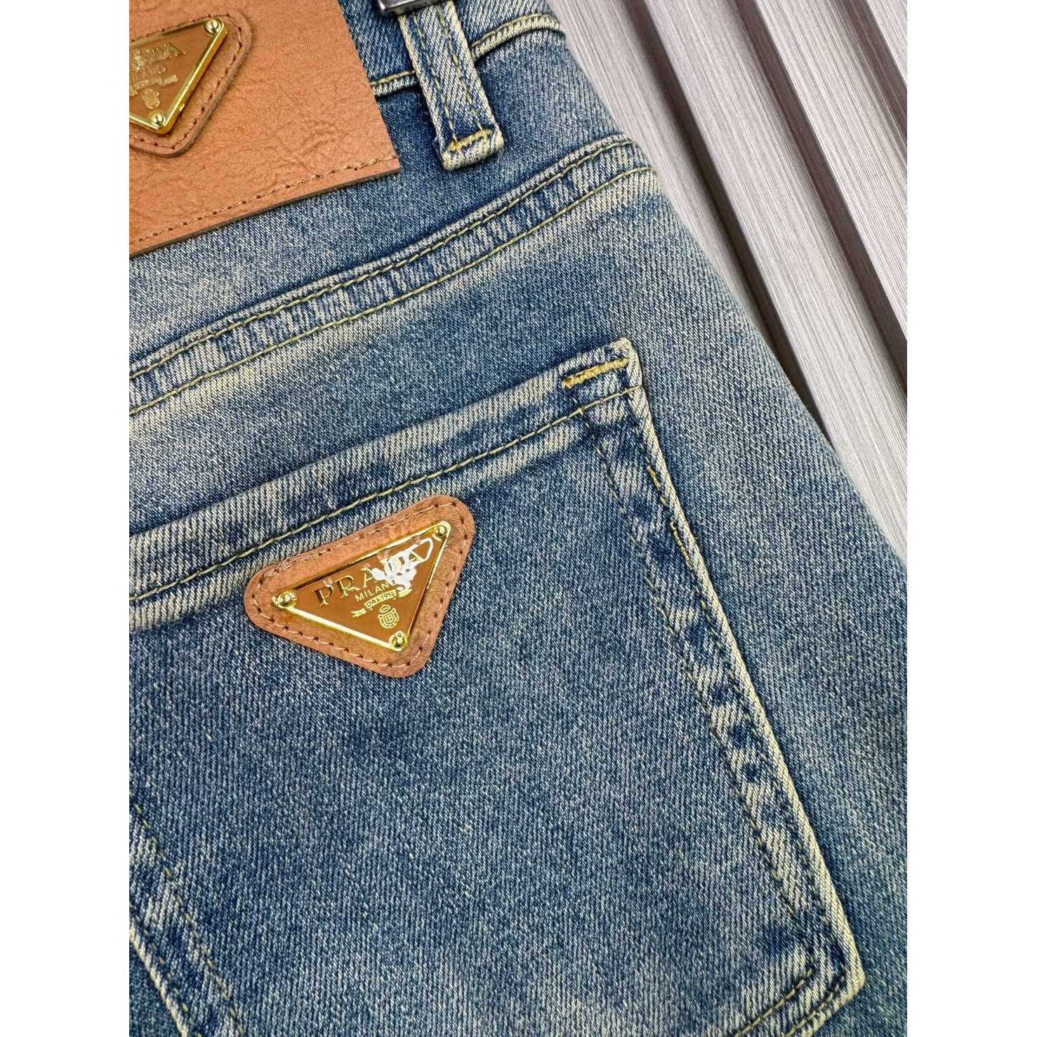 <p>PRADA 休閒牛仔褲</p>