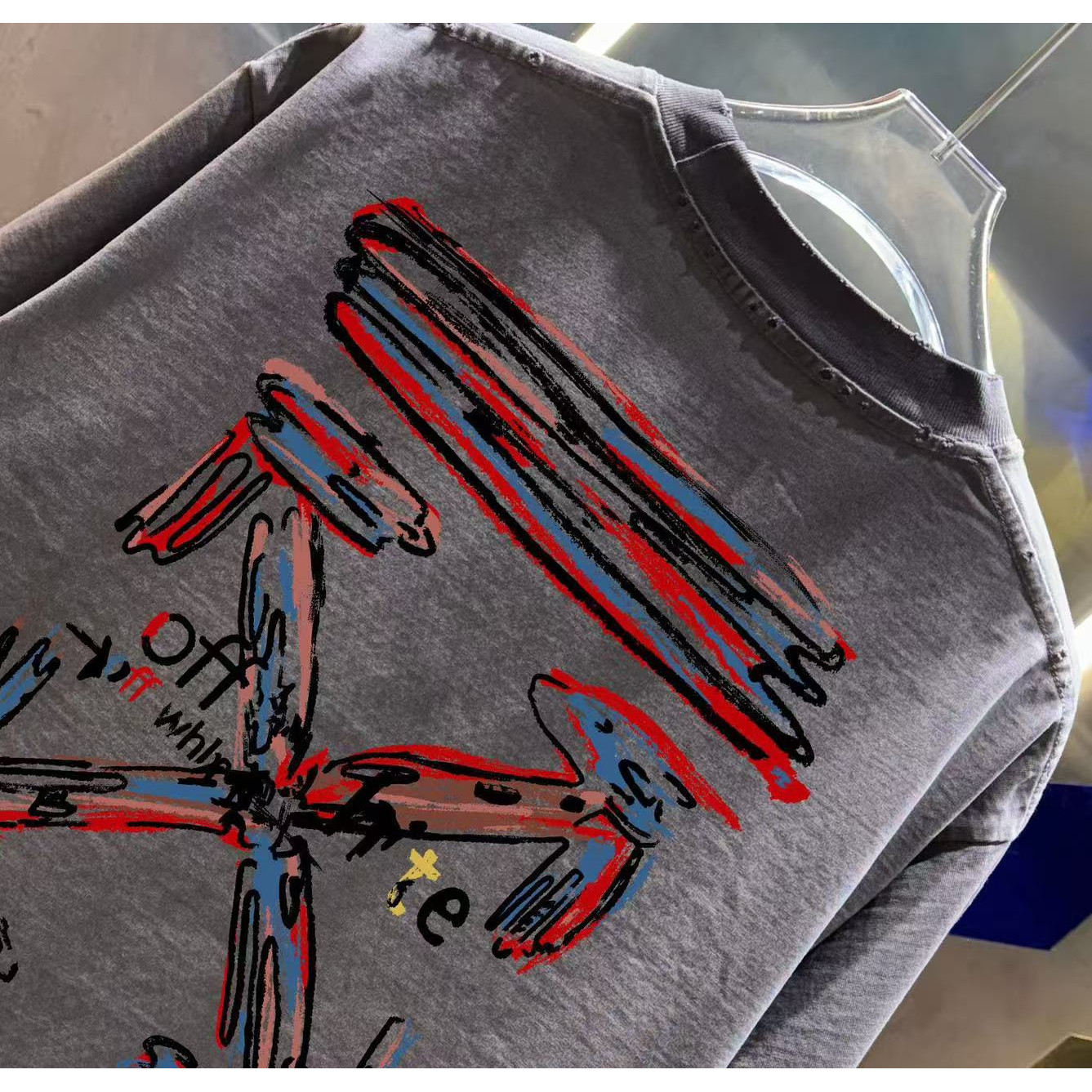 <p>OFF-white 洗水磨破短袖T恤(洗水咖)</p>