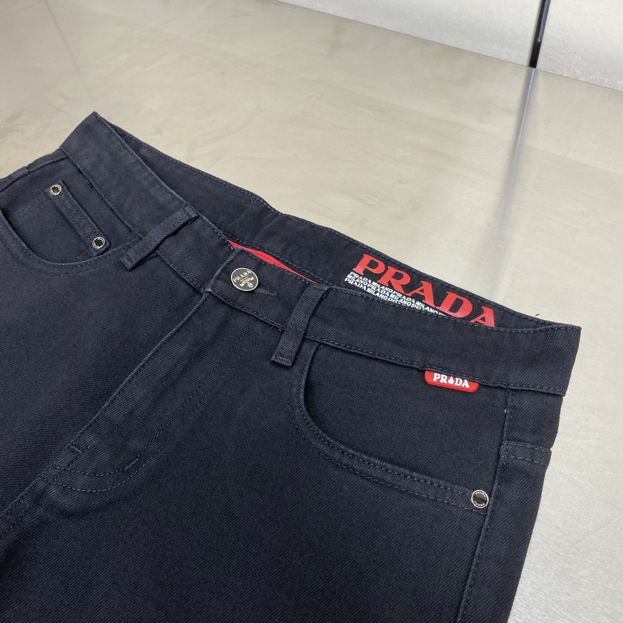 <p>PRADA 丹宁水洗牛仔裤(6949)</p>