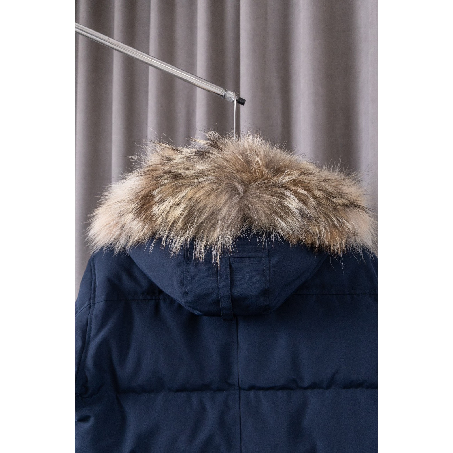 <p>Canada Goose 顶级狼毛Wyndham 2048M &nbsp;29款 系列派克大衣羽绒服(深蓝色)</p>