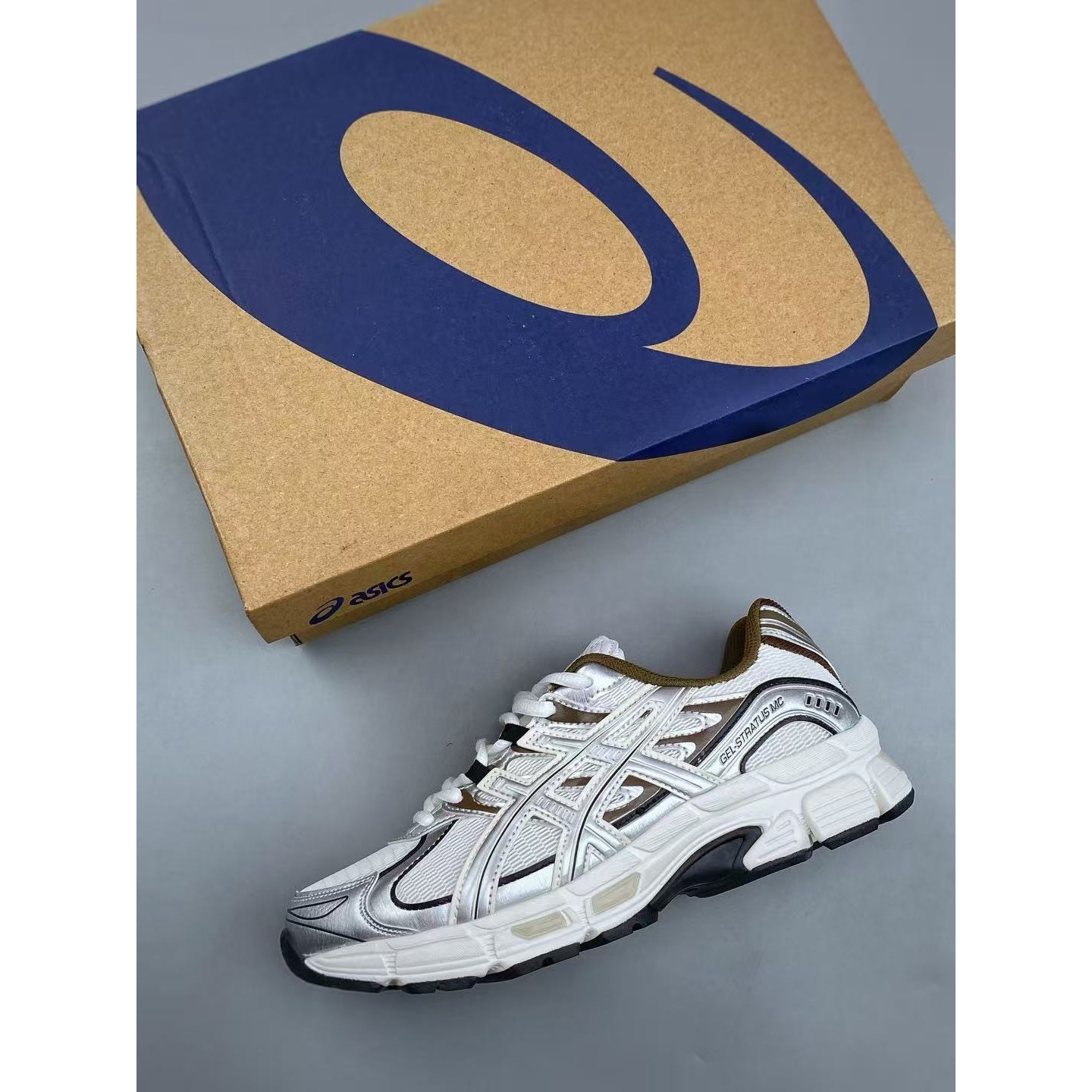 <p>ASICS GEL-STRATUS MC 舒适耐穿减震透气跑步鞋(棕)&nbsp;</p>