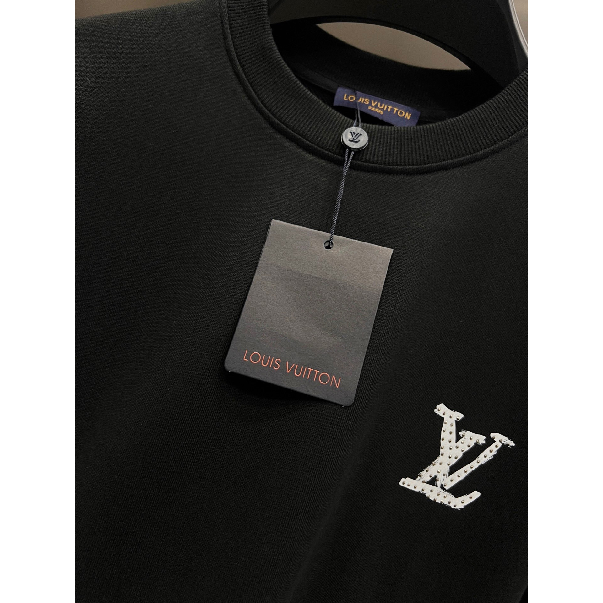 <p>LV 圆领长袖卫衣(黑)</p>