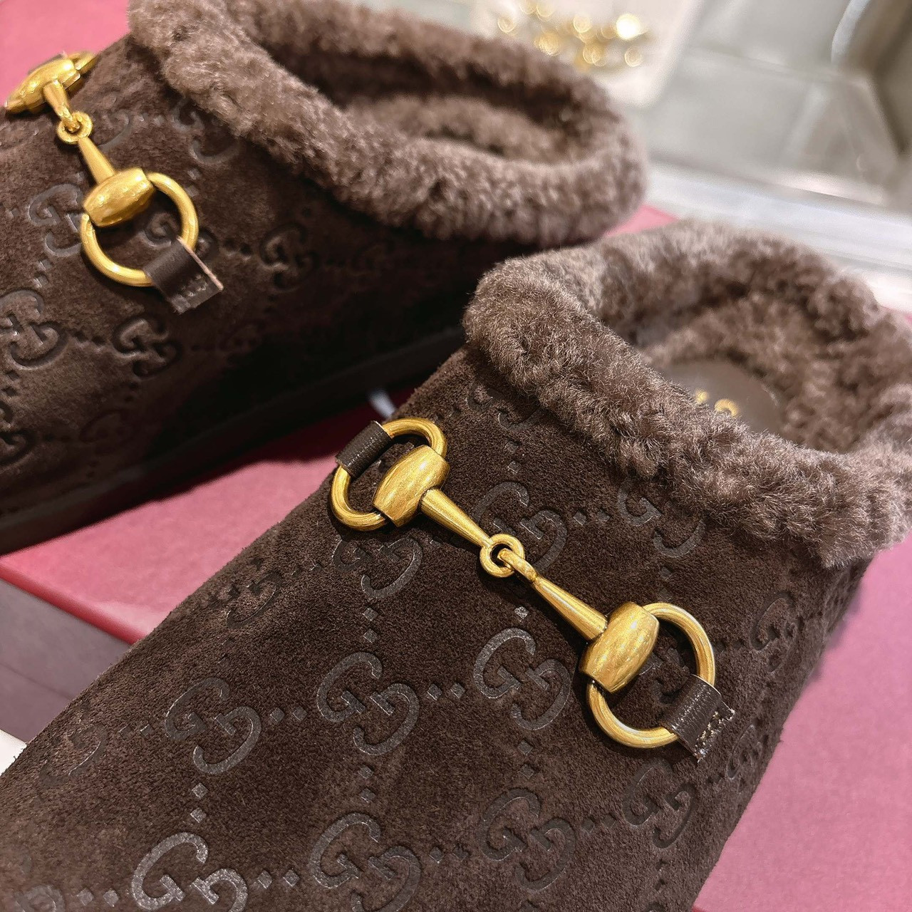 <p>GUCCI 穆勒羊毛拖鞋</p>