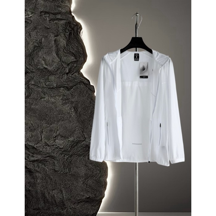 <p>On Weather Jacket Insulated 輕量外套</p>