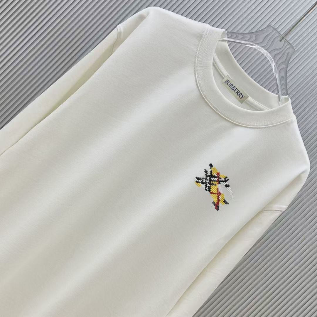 <p>Burberry 长袖卫衣T恤(白)</p>