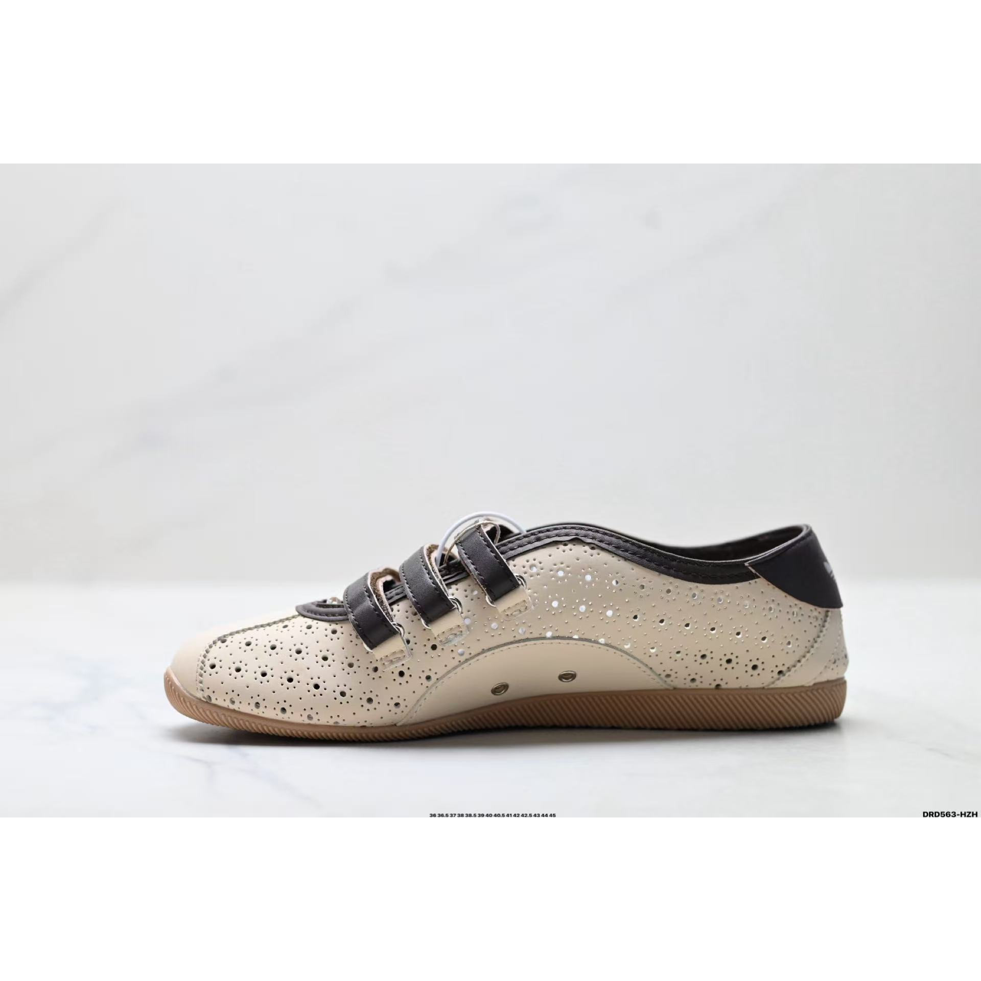 <p>Adidas Originals Anfu Trainers 玛丽珍鞋(卡其)</p>