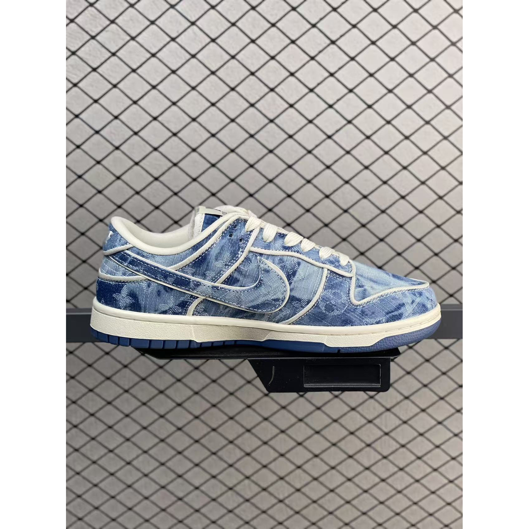 <p>Nike SB Dunk Low 青蓝牛仔休闲板鞋(藍)</p>
