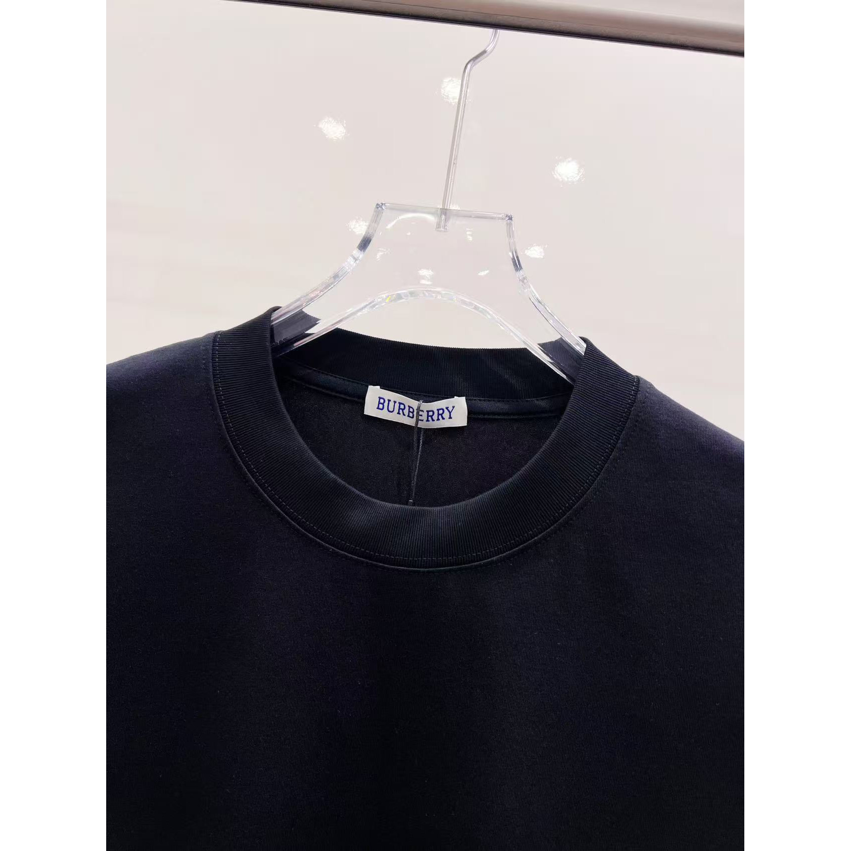 <p>BURBERRY 刺绣工艺短袖T恤(黑)</p>