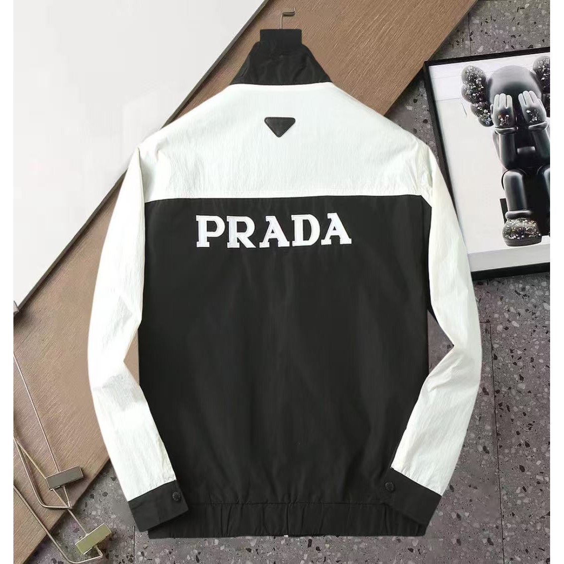 <p>PRADA&nbsp;男士夹克外套(黑)</p>