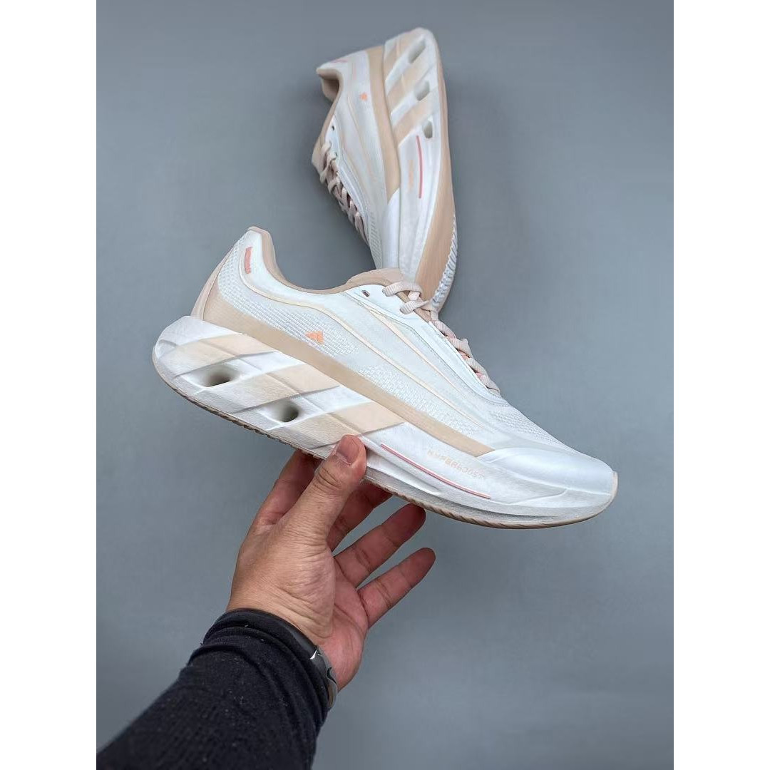 <p>Adidas HYPERBOOST LITE 低帮跑步鞋</p>