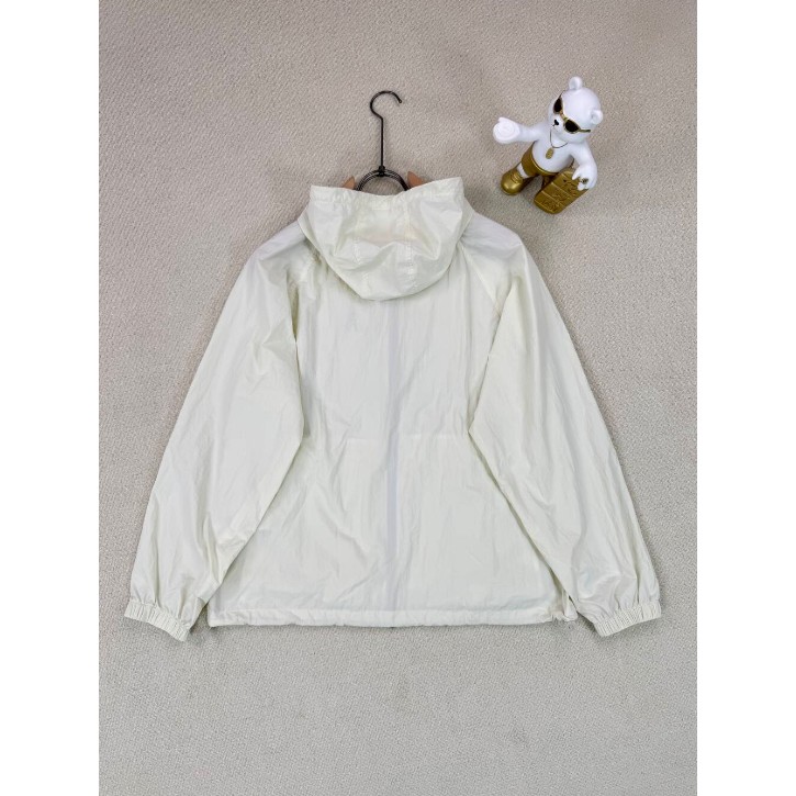 <p>ON 透氣防風防曬服</p>