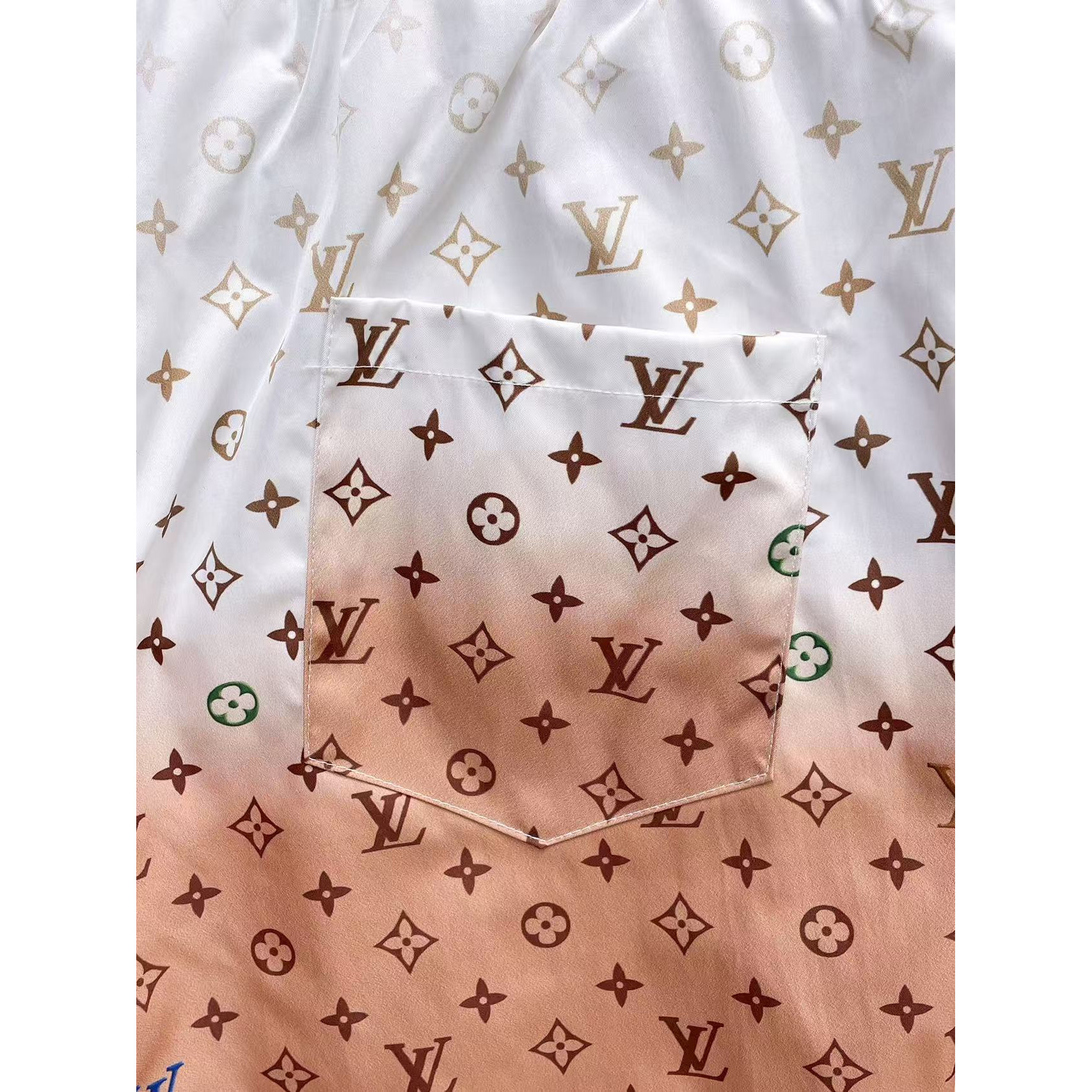 <p>LV 夏季防晒衣短裤套装(811157)</p>