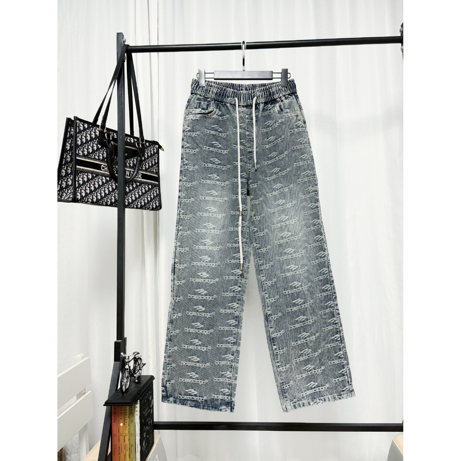 <p>Balenciaga 牛仔长裤</p>