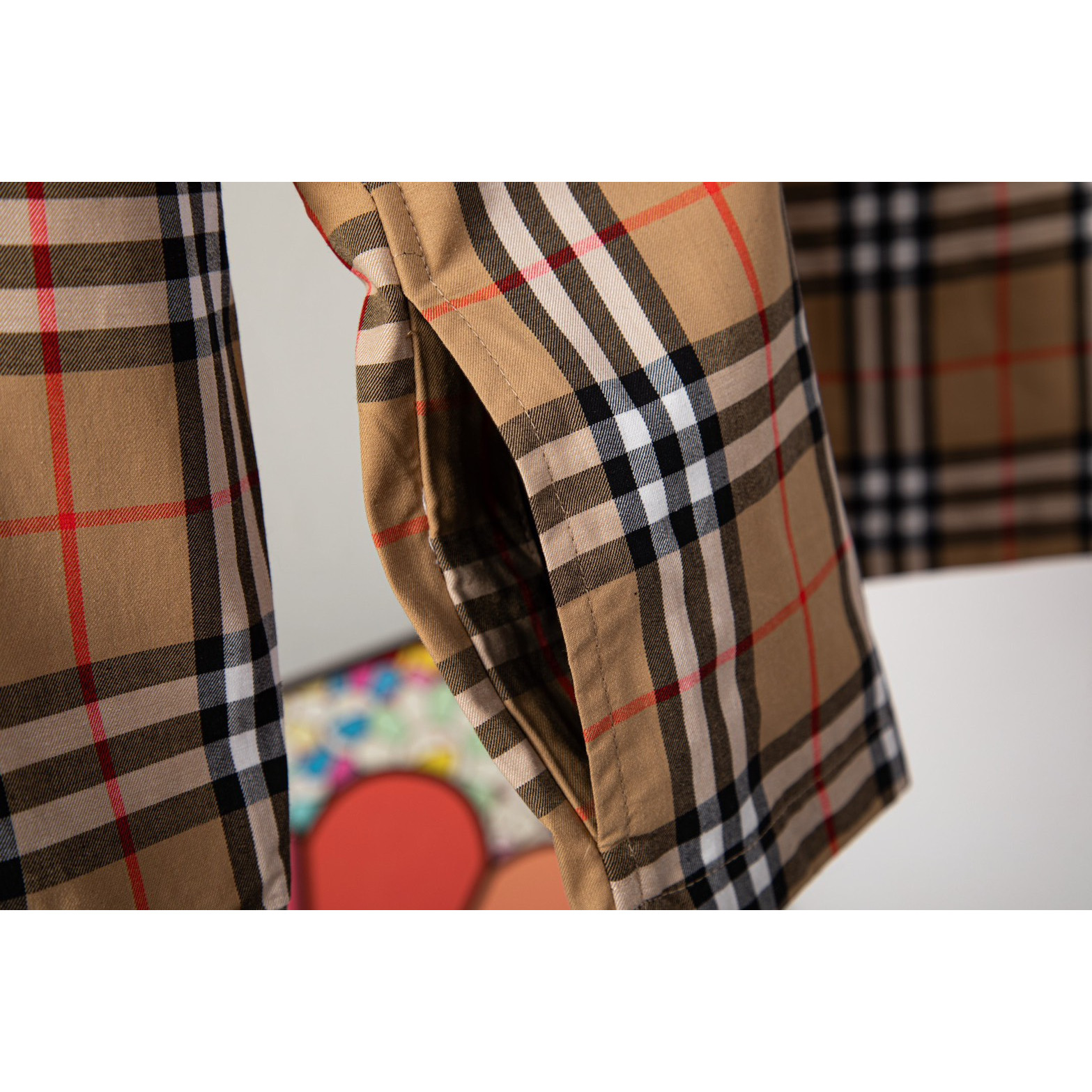 <p>BURBERRY 经典拉链外套(DZ79)(卡其色)</p>