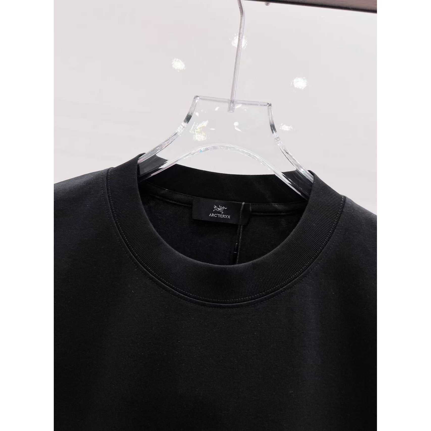 <p>Arc'teryx 短袖T恤(黑)&nbsp;</p>