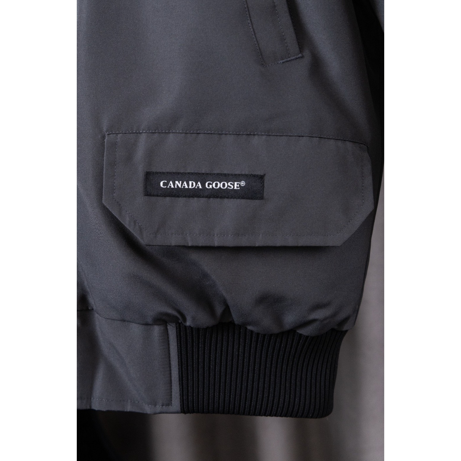 <p>Canada Goose 01款 Chilliwack Bomber 飞行员羽绒服(石墨灰)</p>